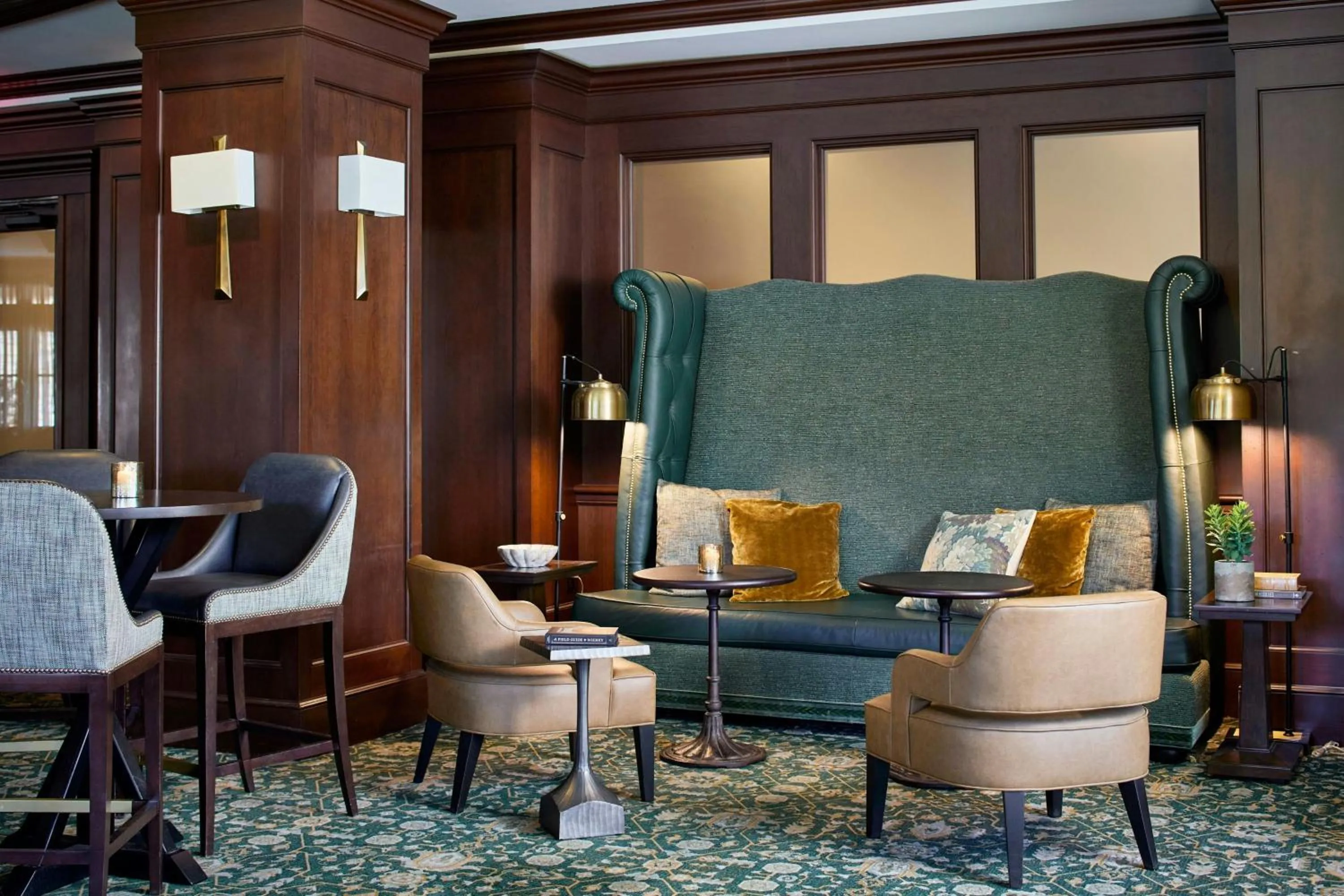 Lounge or bar in Renaissance Birmingham Ross Bridge Golf Resort & Spa