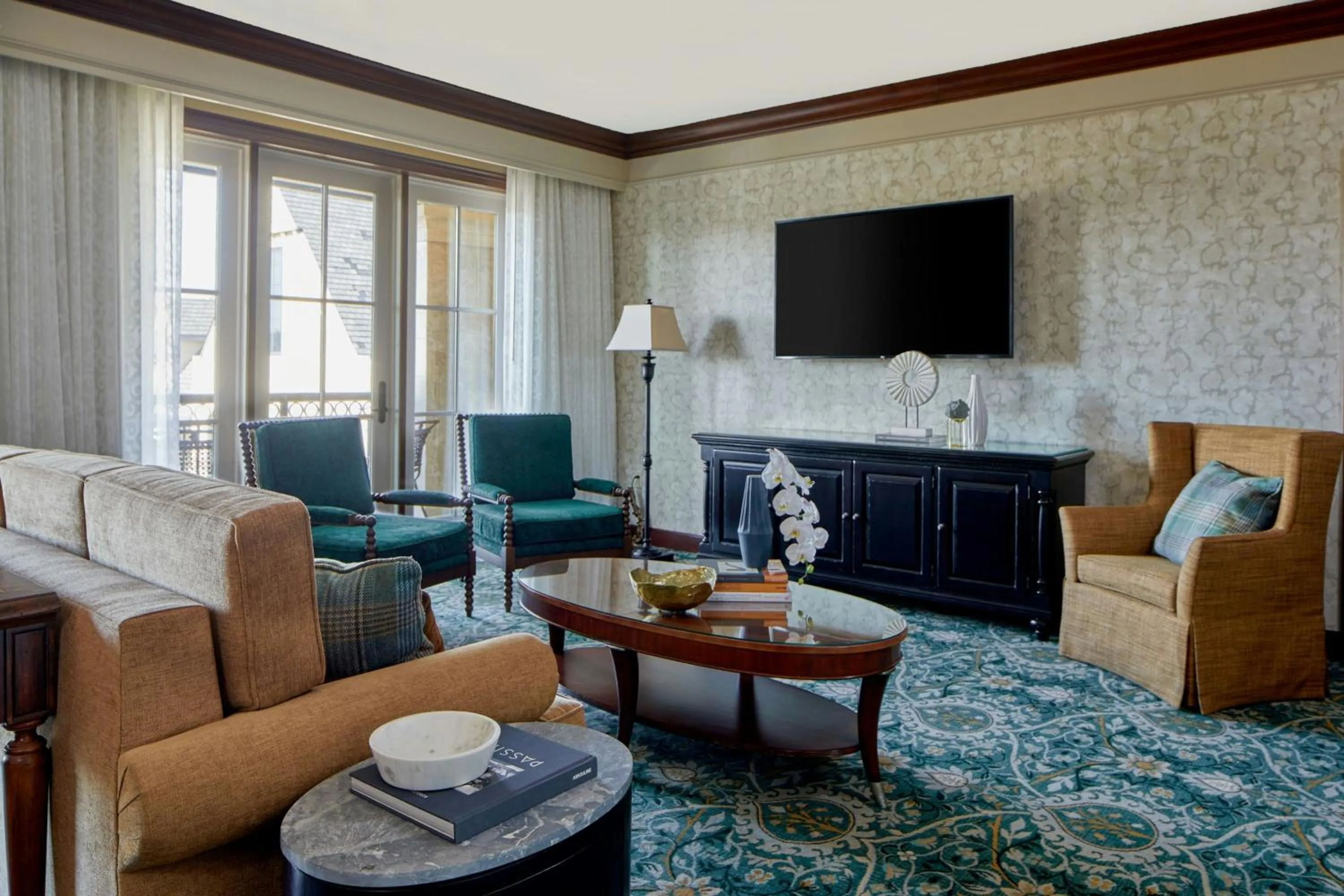 Living room in Renaissance Birmingham Ross Bridge Golf Resort & Spa