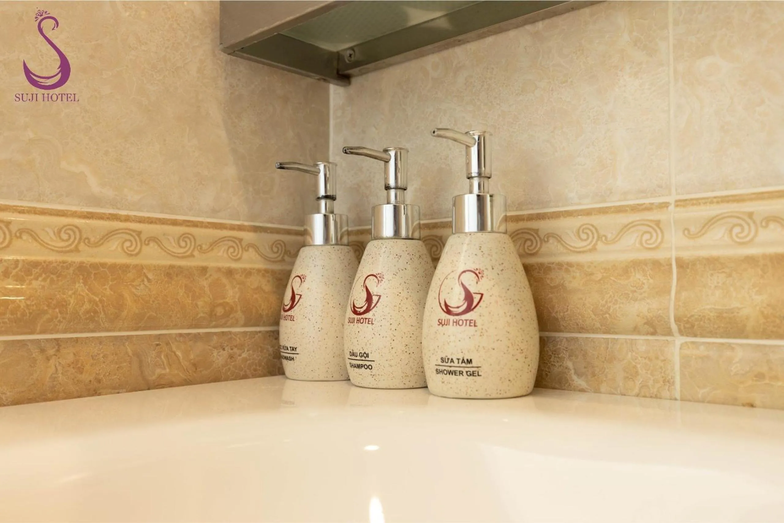 Bathroom in Suji My Dinh Hotel