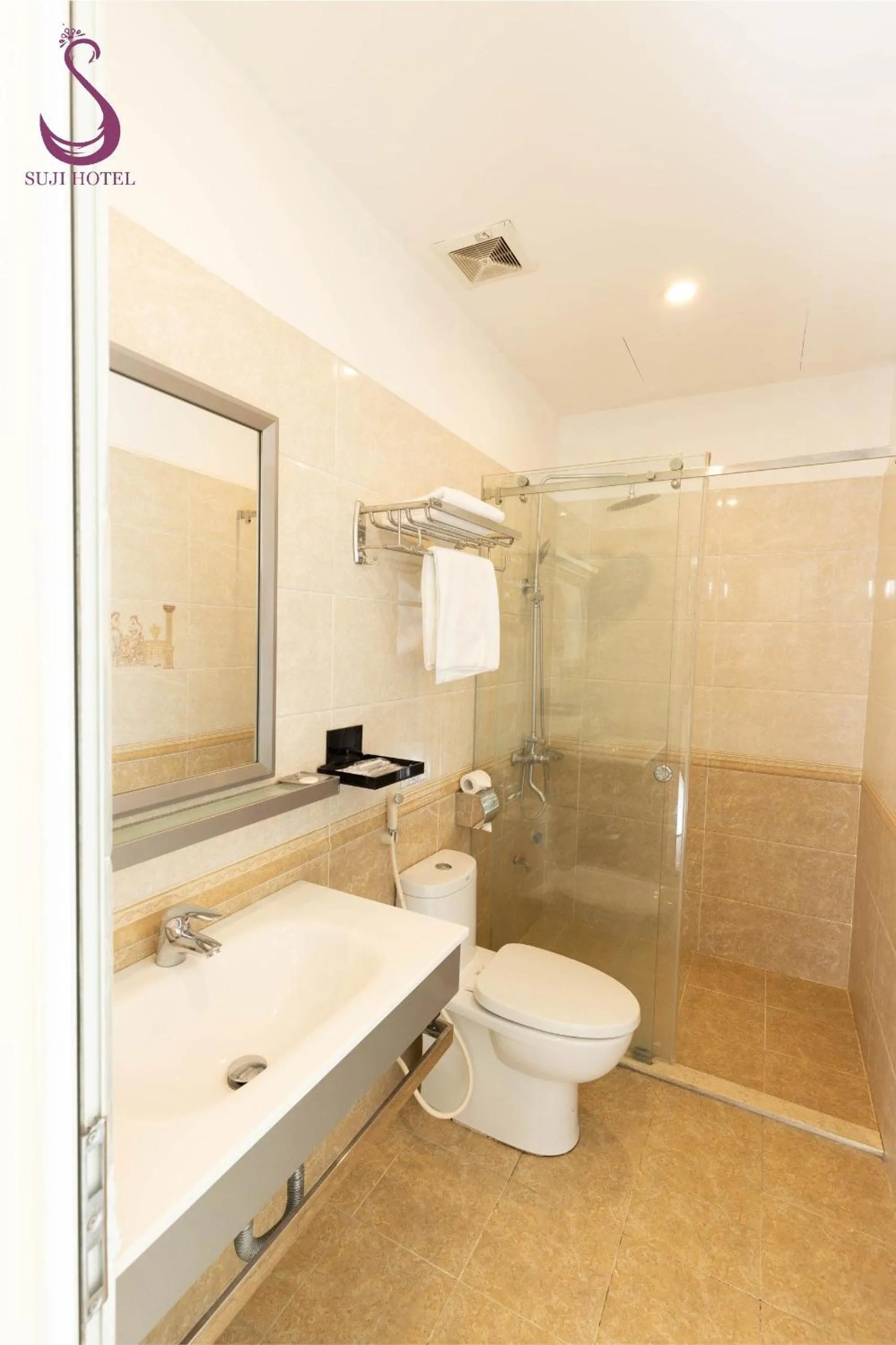 Bathroom in Suji My Dinh Hotel