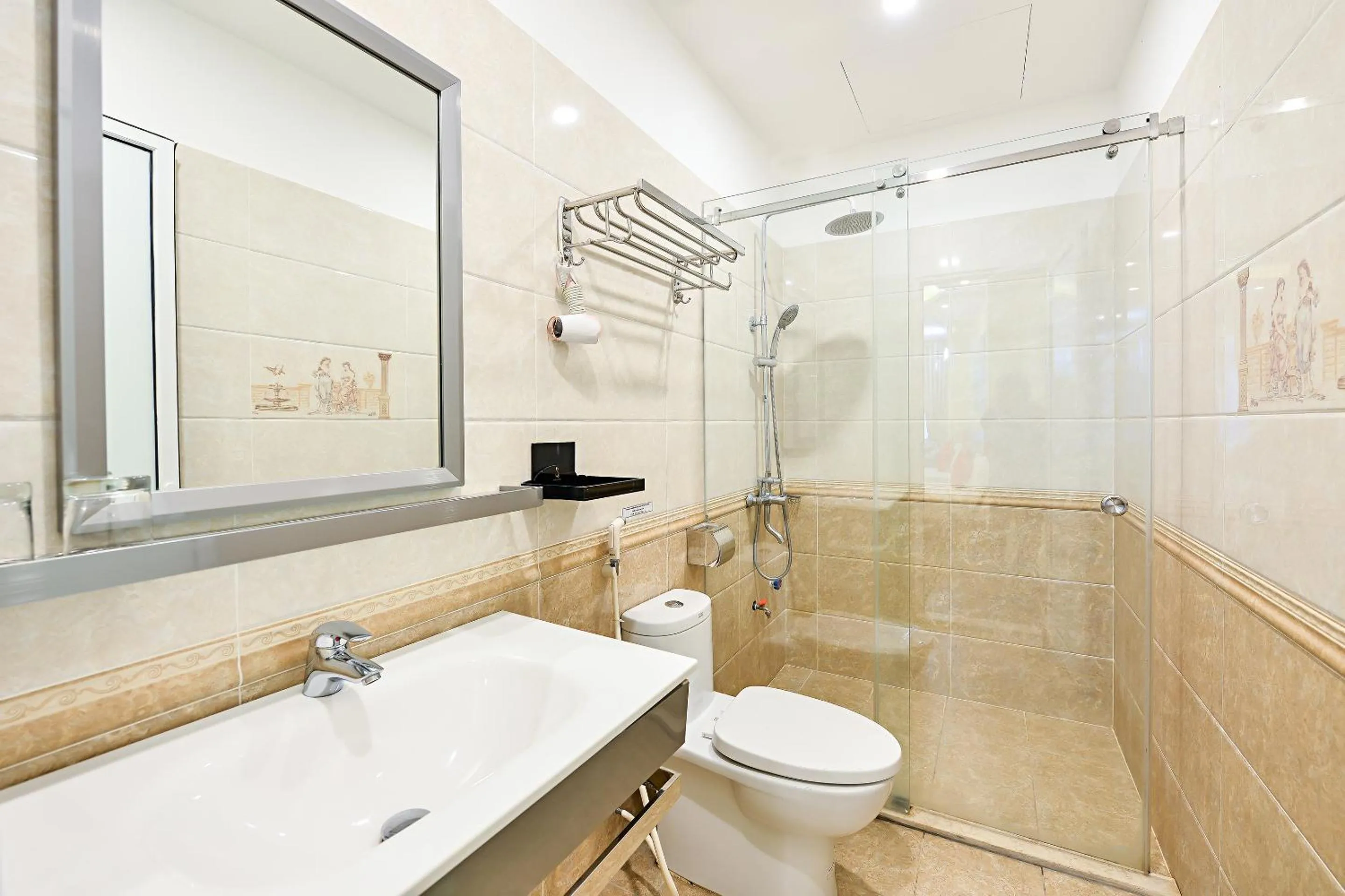 Shower in Suji My Dinh Hotel