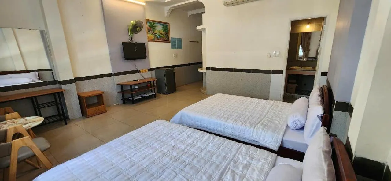 Bedroom, Bed in Ngoc Son Hotel