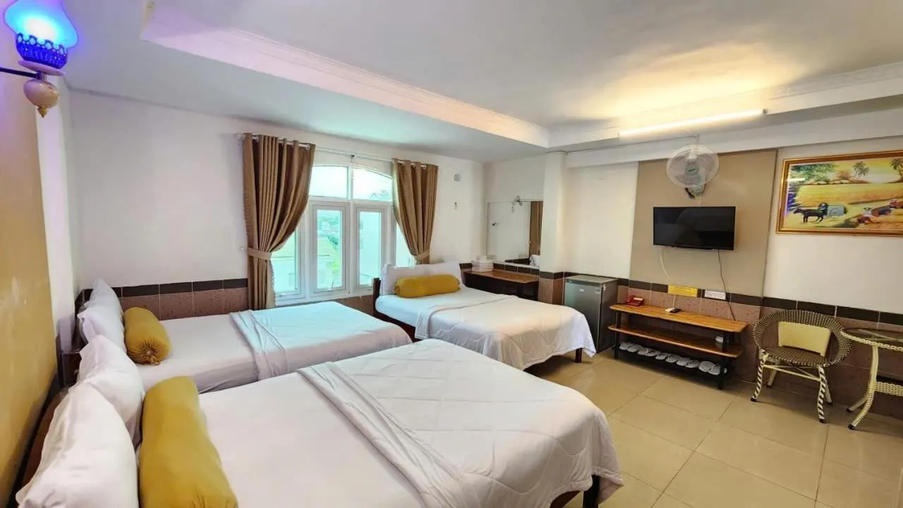 Bedroom, Bed in Ngoc Son Hotel