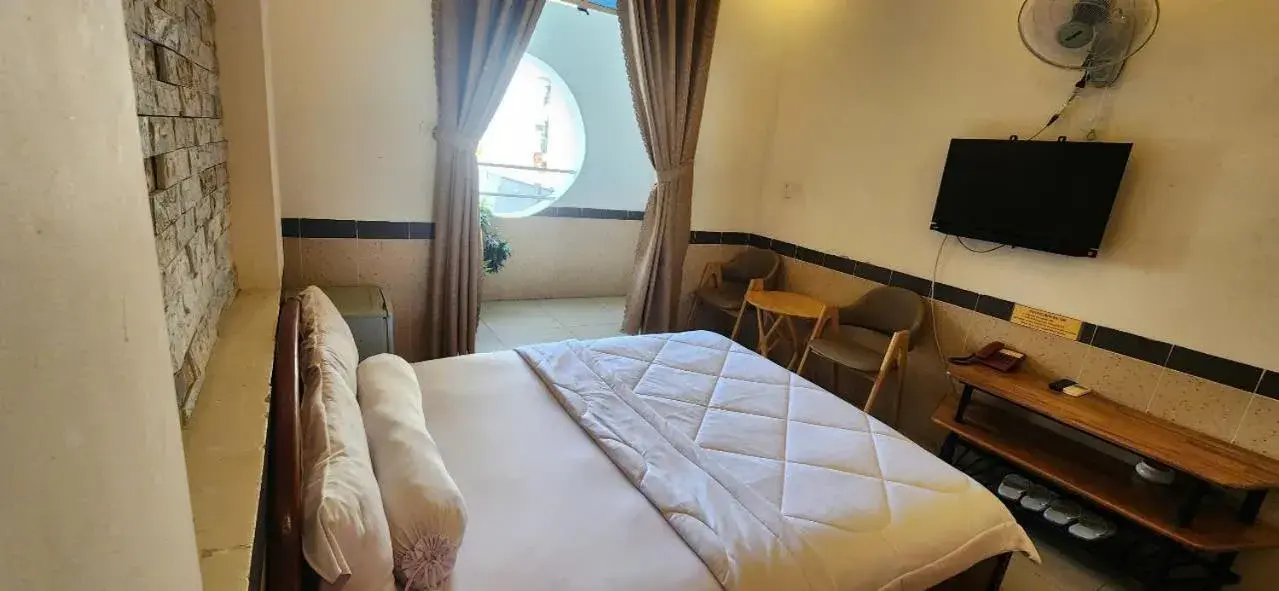 Standard Double Room in Ngoc Son Hotel Standard Double Room in Ngoc Son Hotel