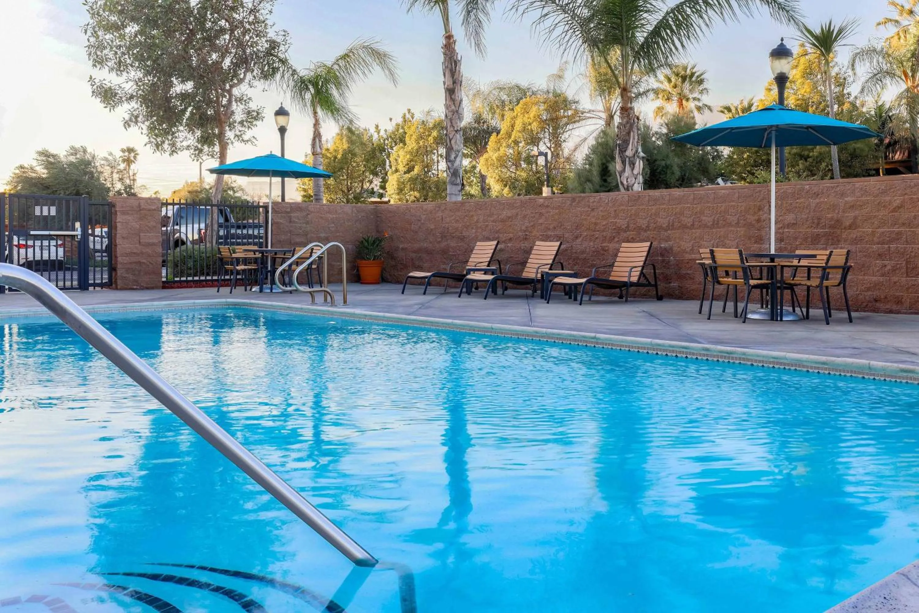 Swimming pool in Four Points by Sheraton, Ontario-Rancho Cucamonga