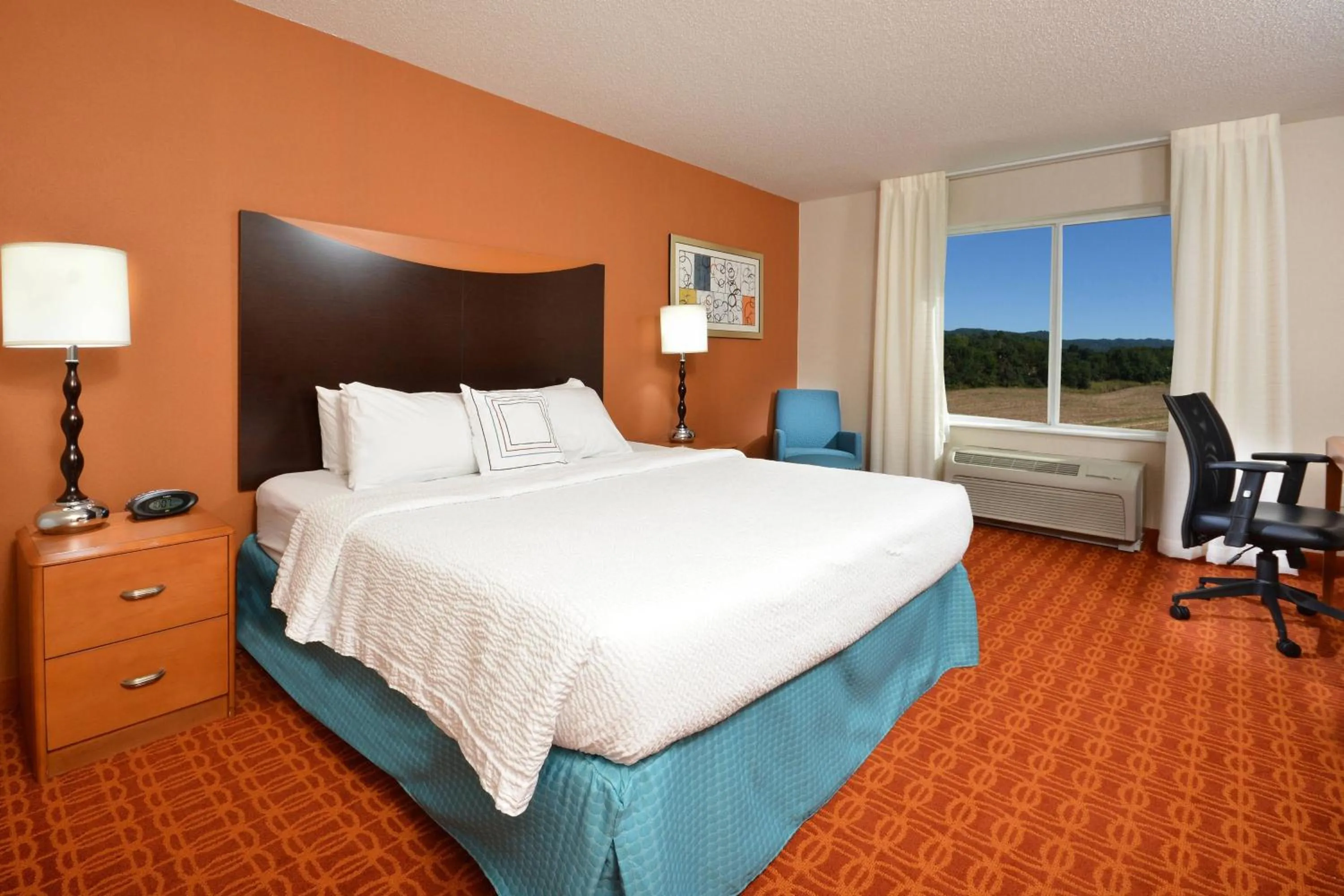 Photo of the whole room, Bed in Fairfield Inn & Suites Wytheville