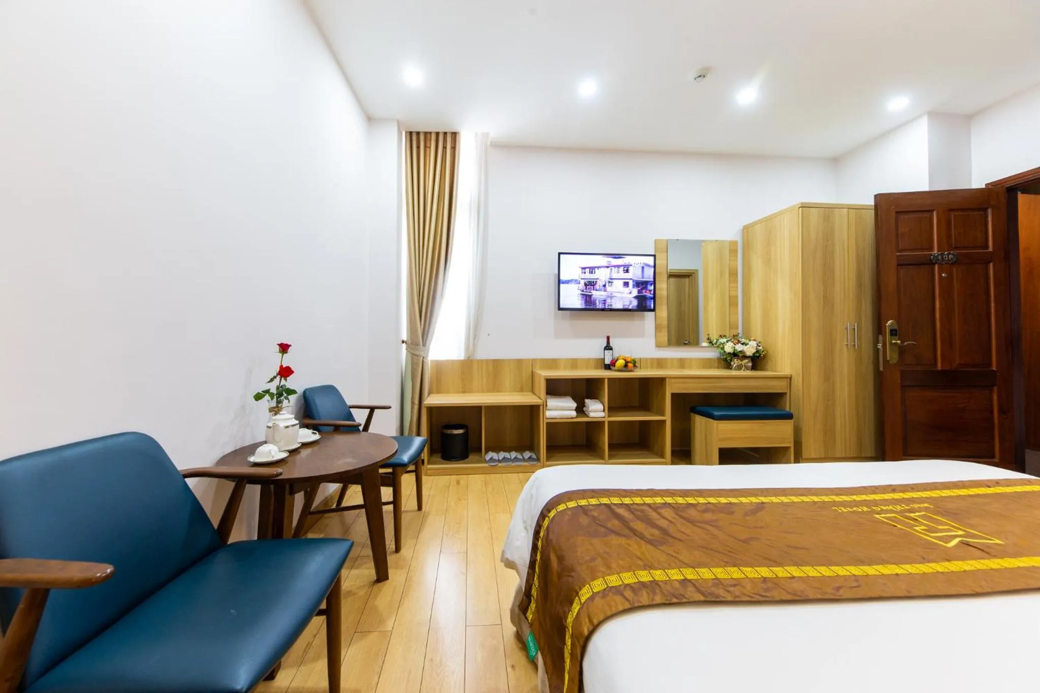 Photo of the whole room, Bed in Mai Thang Hotel Da Lat