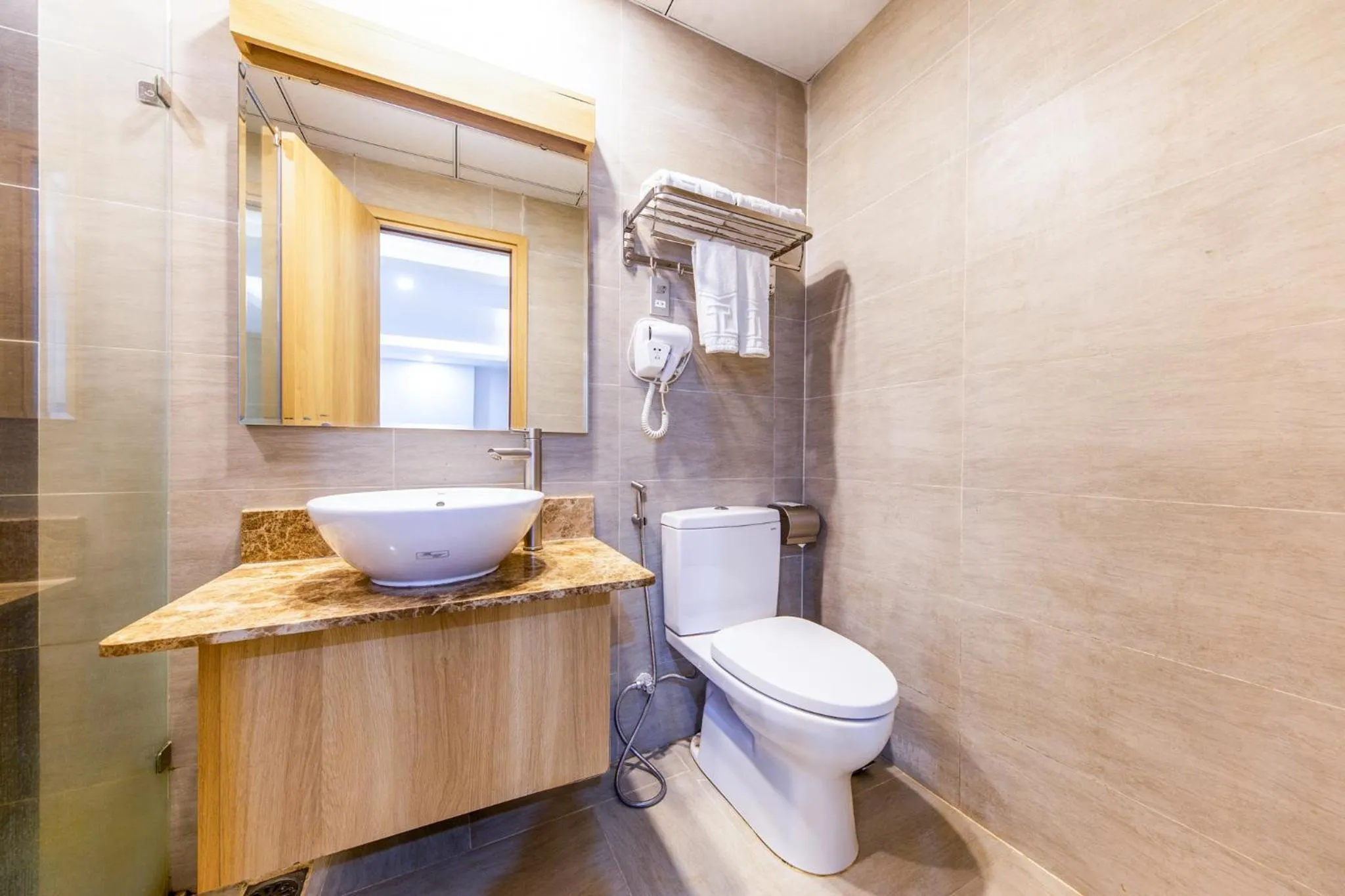 Shower in Mai Thang Hotel Da Lat