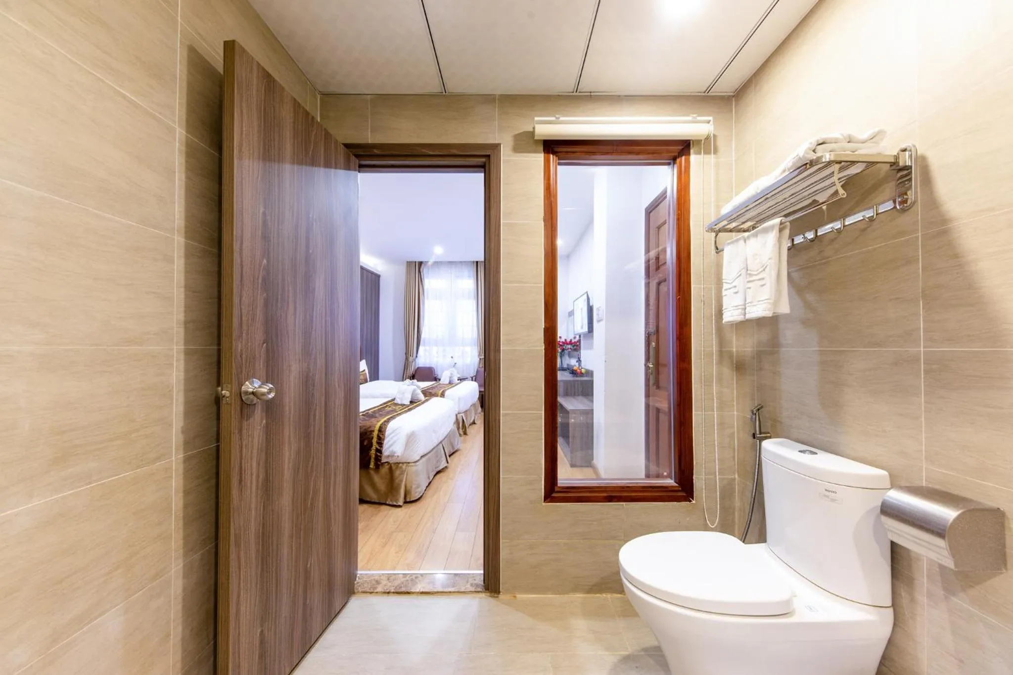 Shower in Mai Thang Hotel Da Lat