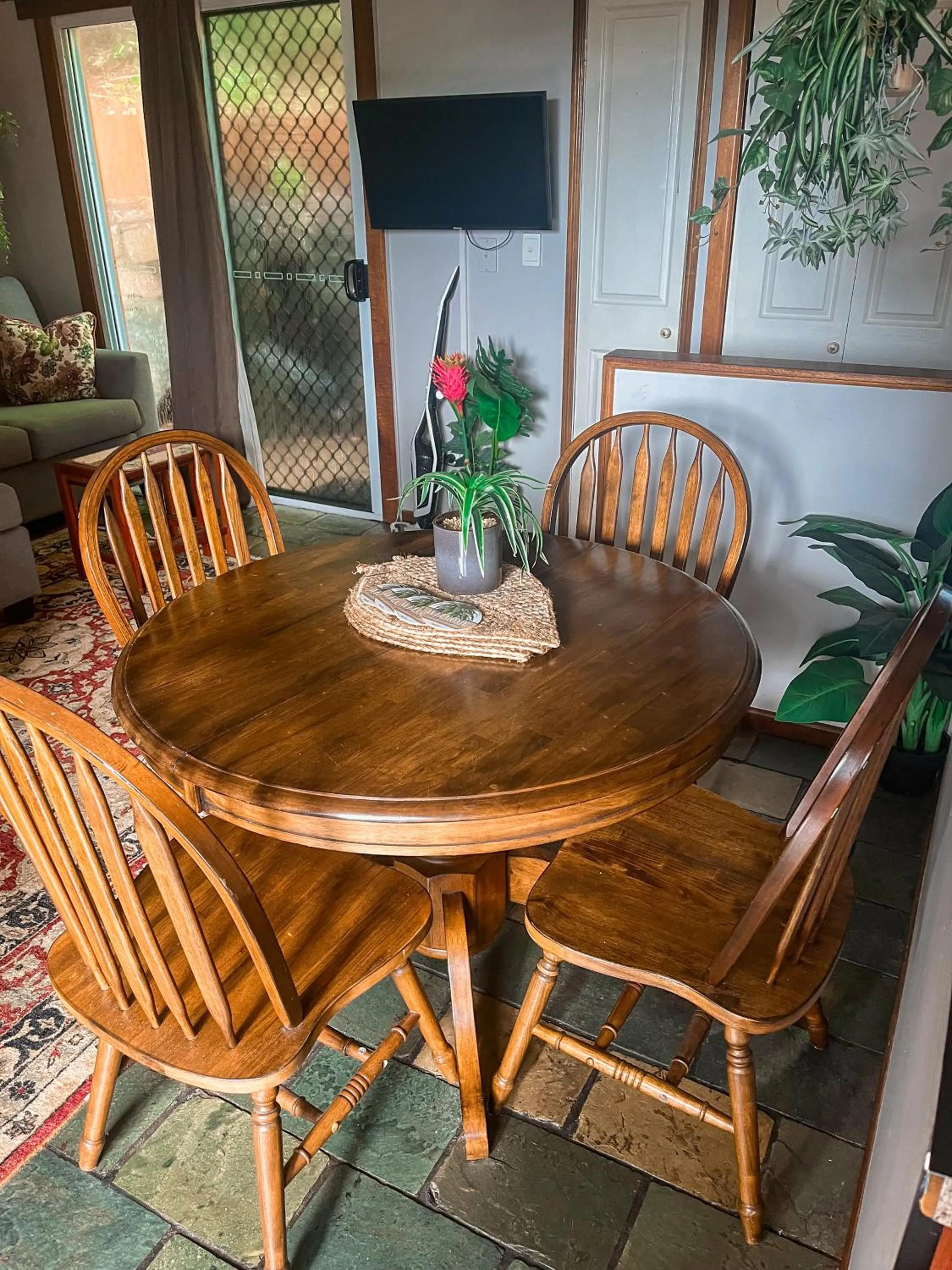 Dining area in Whitsundays Retreat