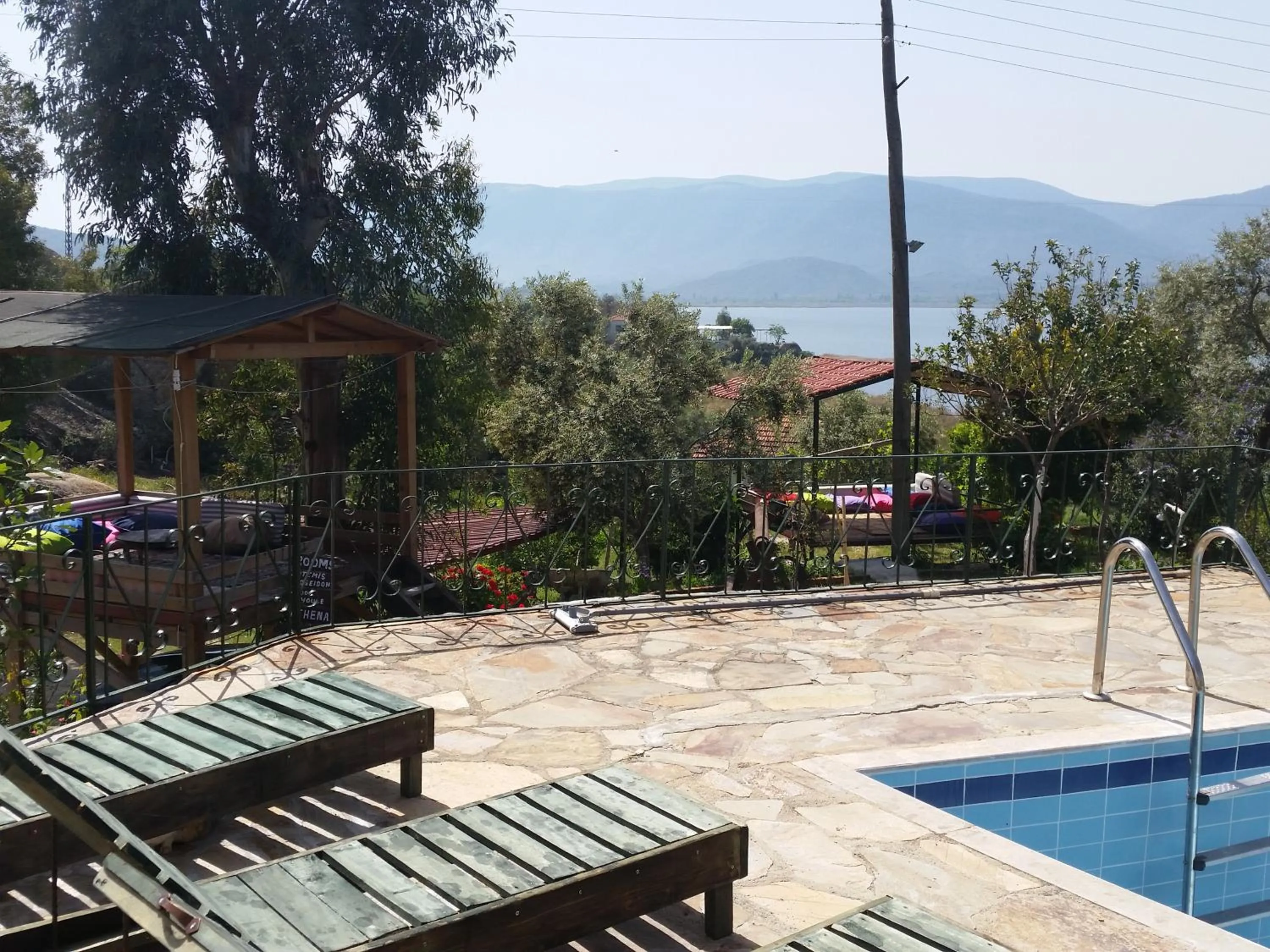 Garden in Selenes Pansiyon