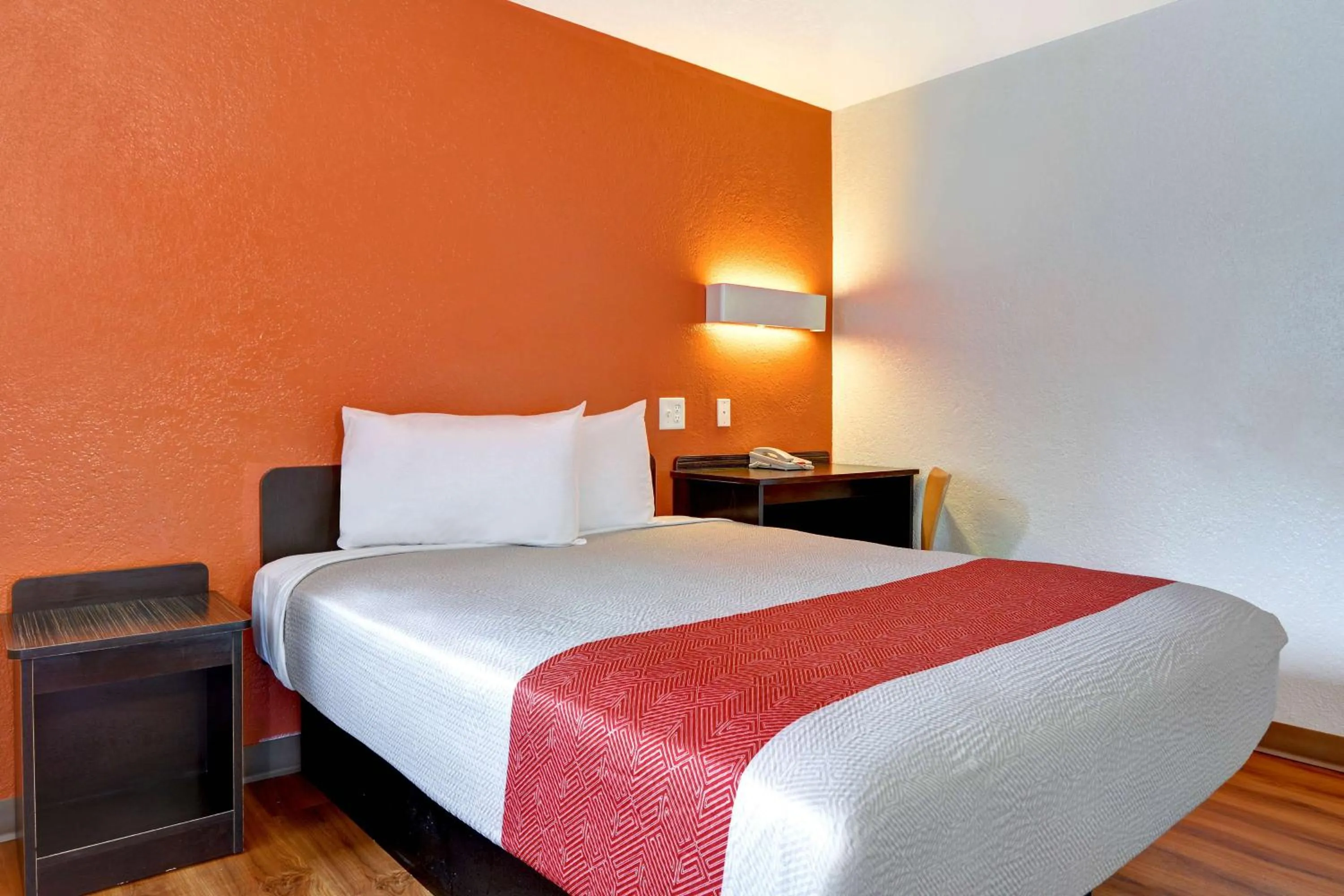 Bedroom, Bed in Motel 6 Dania Beach