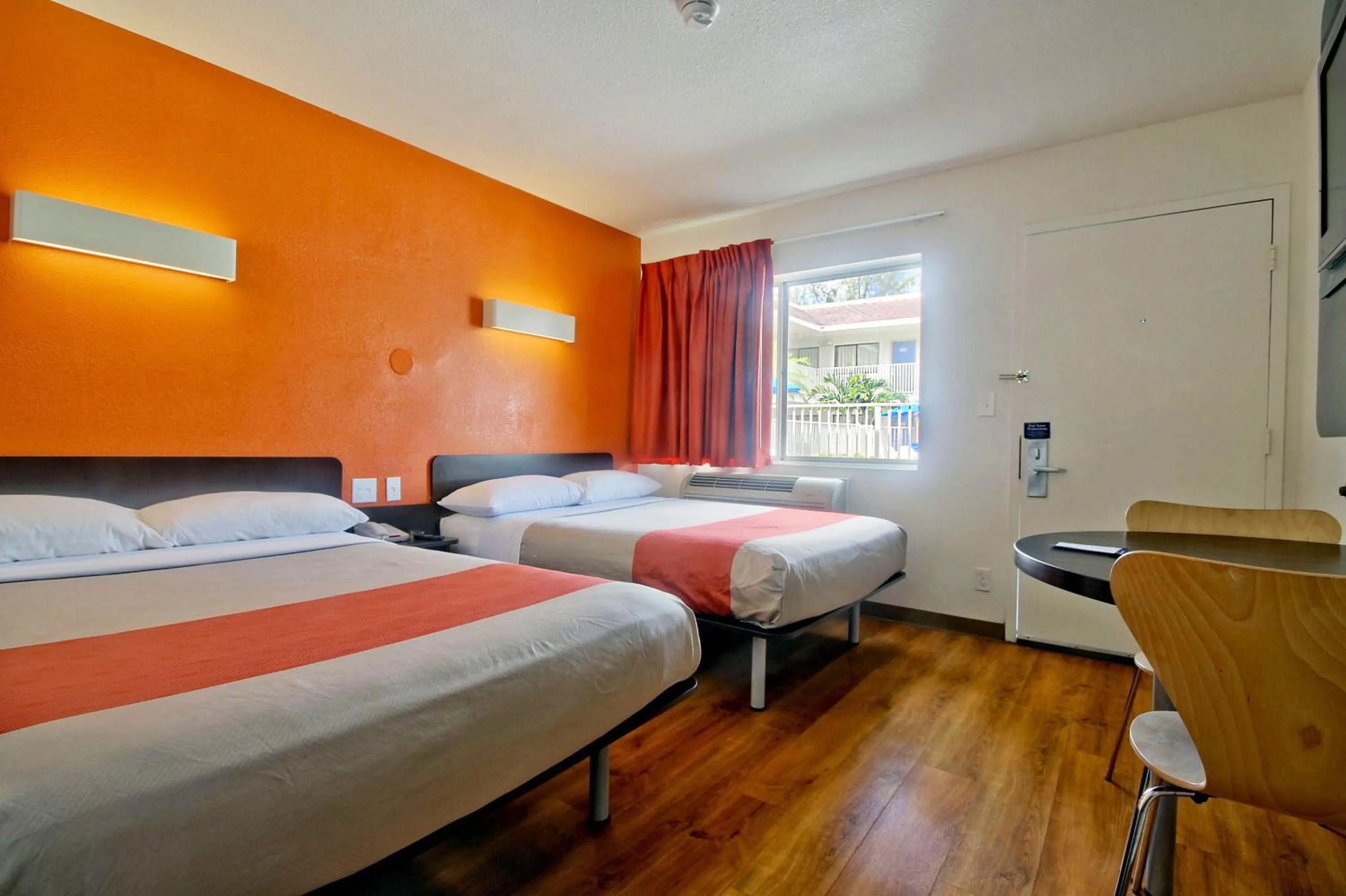 Bedroom, Bed in Motel 6 Dania Beach