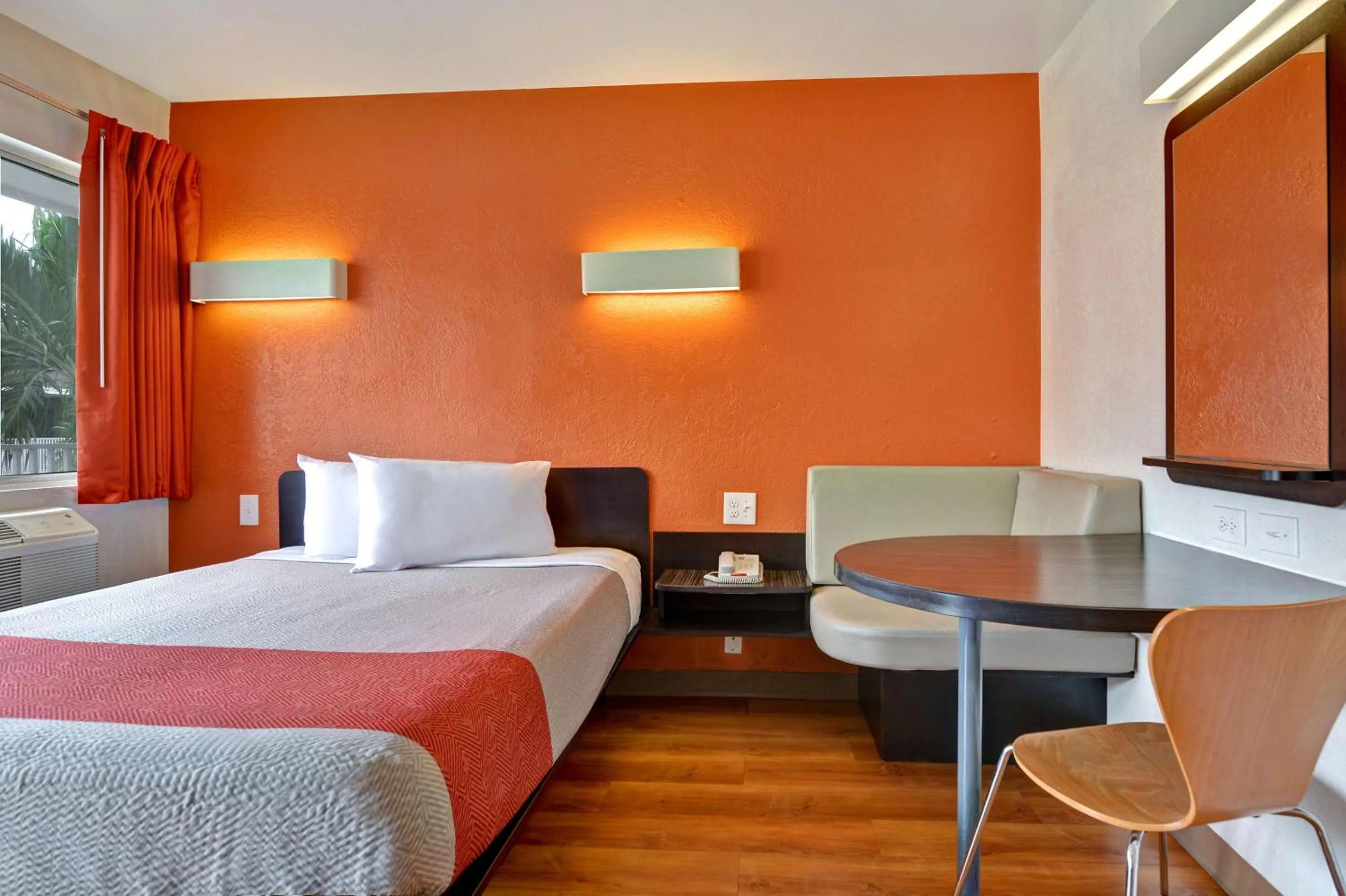 Bedroom, Bed in Motel 6 Dania Beach