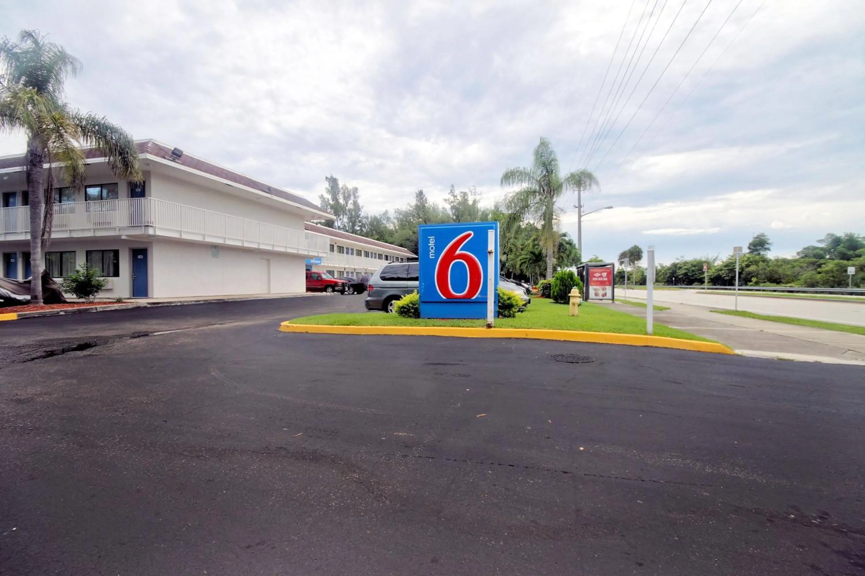 Area and facilities in Motel 6 Dania Beach