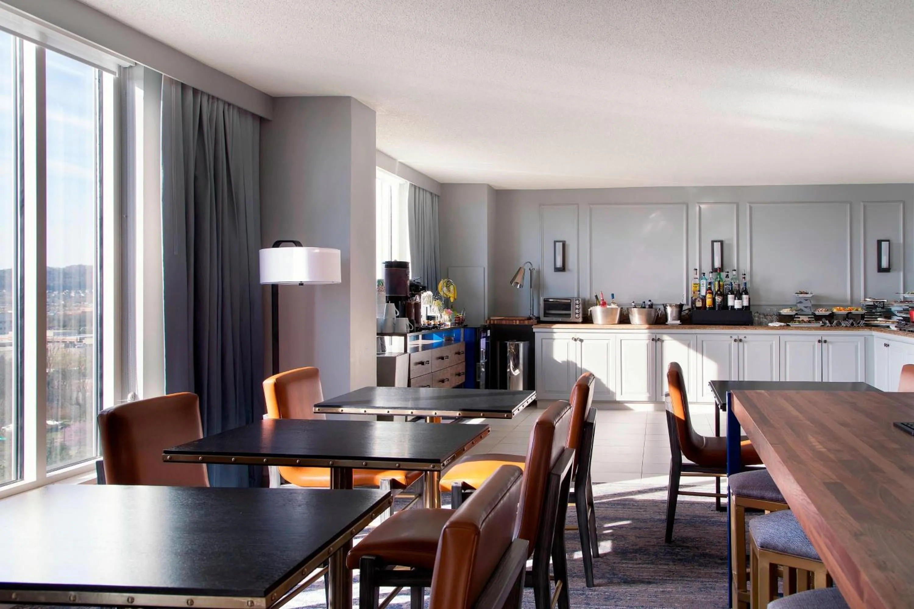 Lounge or bar in Franklin Marriott Cool Springs