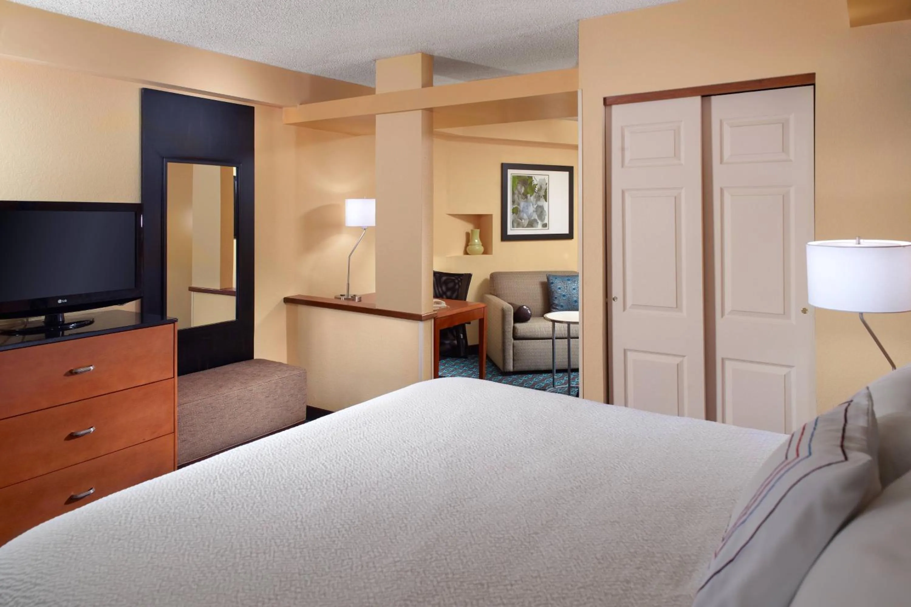 Photo of the whole room, Bed in Fairfield Inn & Suites Clarksville