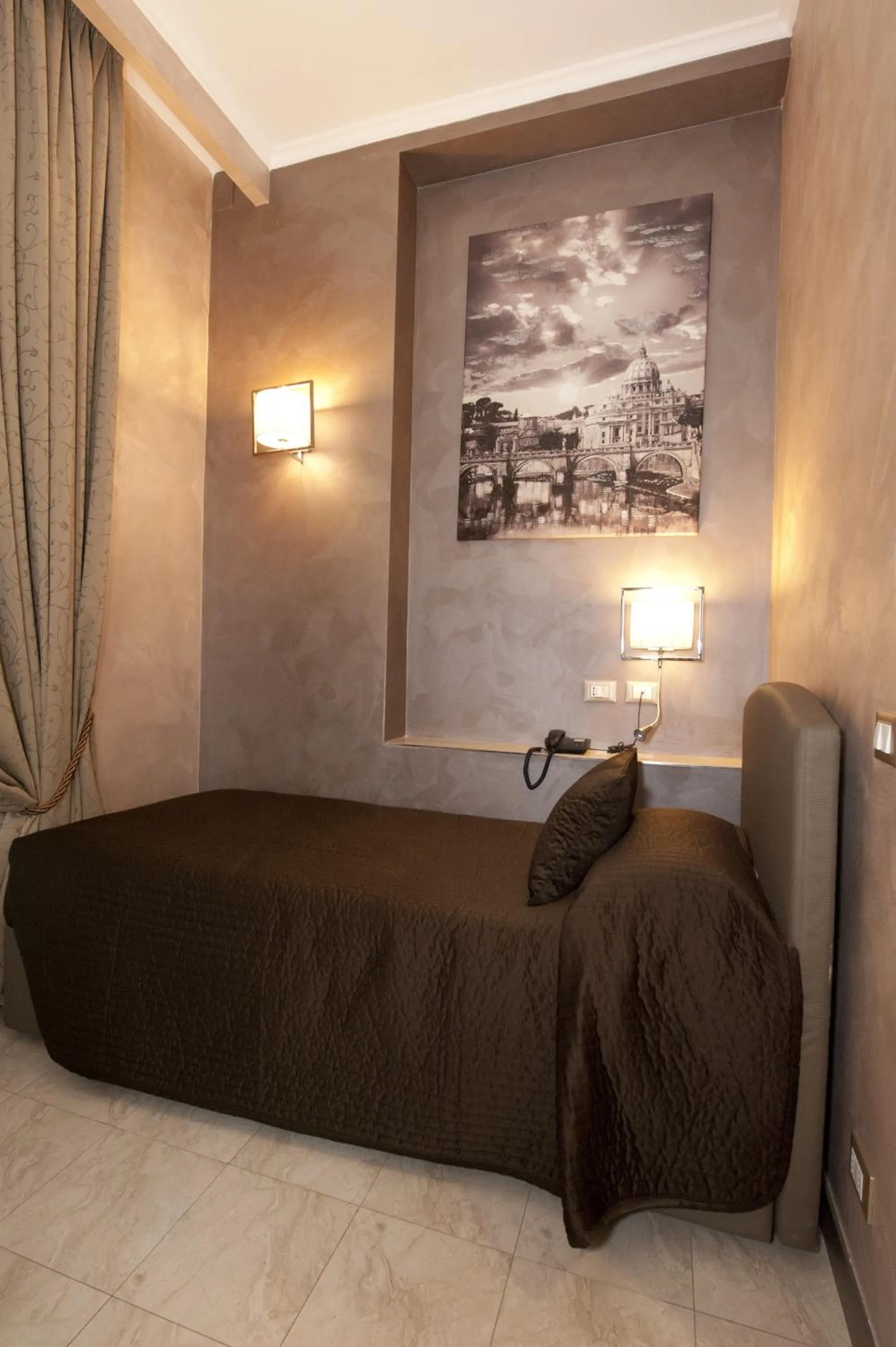 Decorative detail, Bed in Aelius