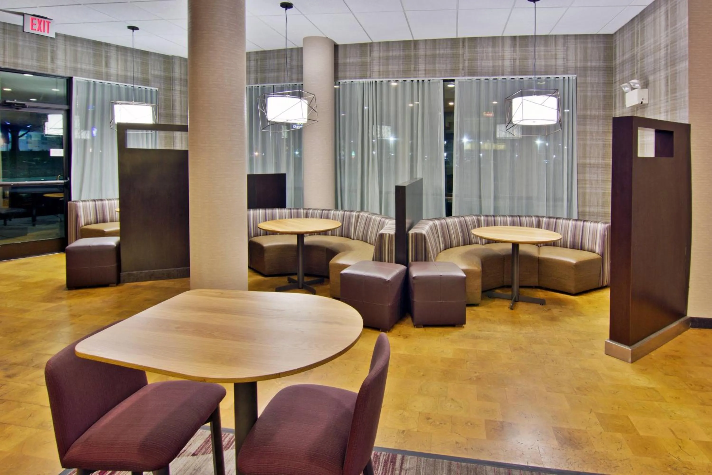 Restaurant/places to eat in Courtyard by Marriott Clarksville