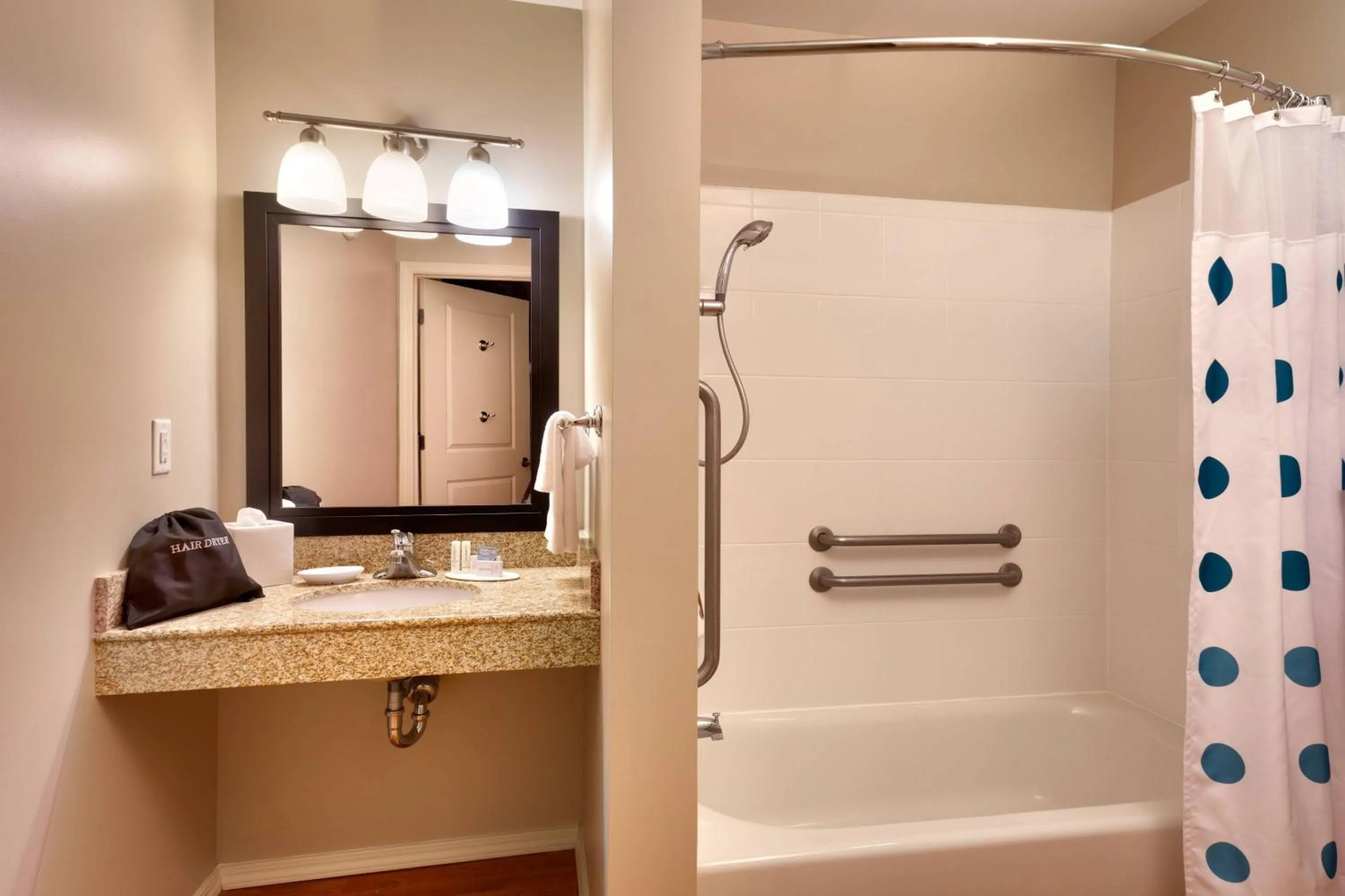 Bathroom in TownePlace Suites Boise West / Meridian