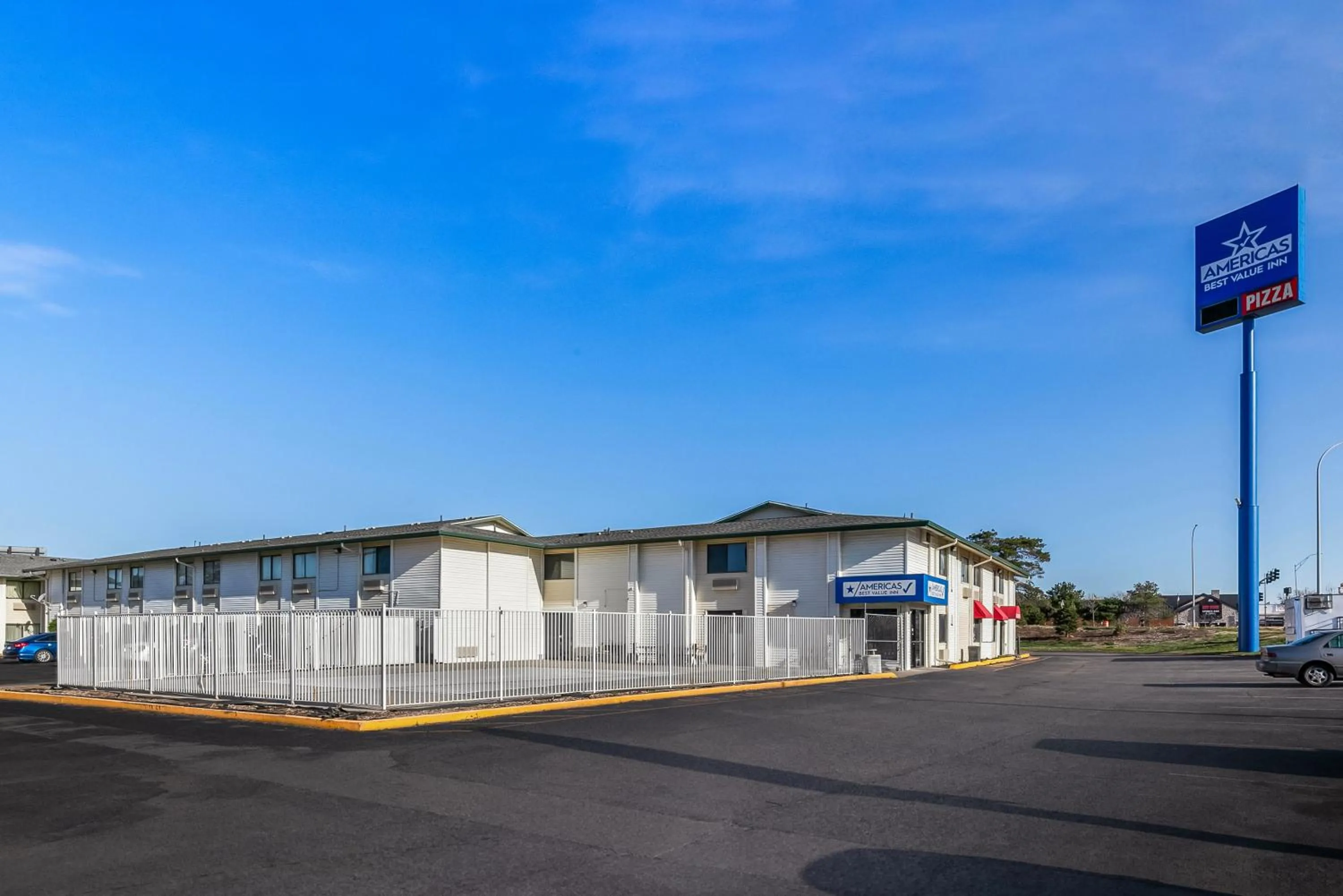 Property building in Americas Best Value Inn - Lincoln Airport