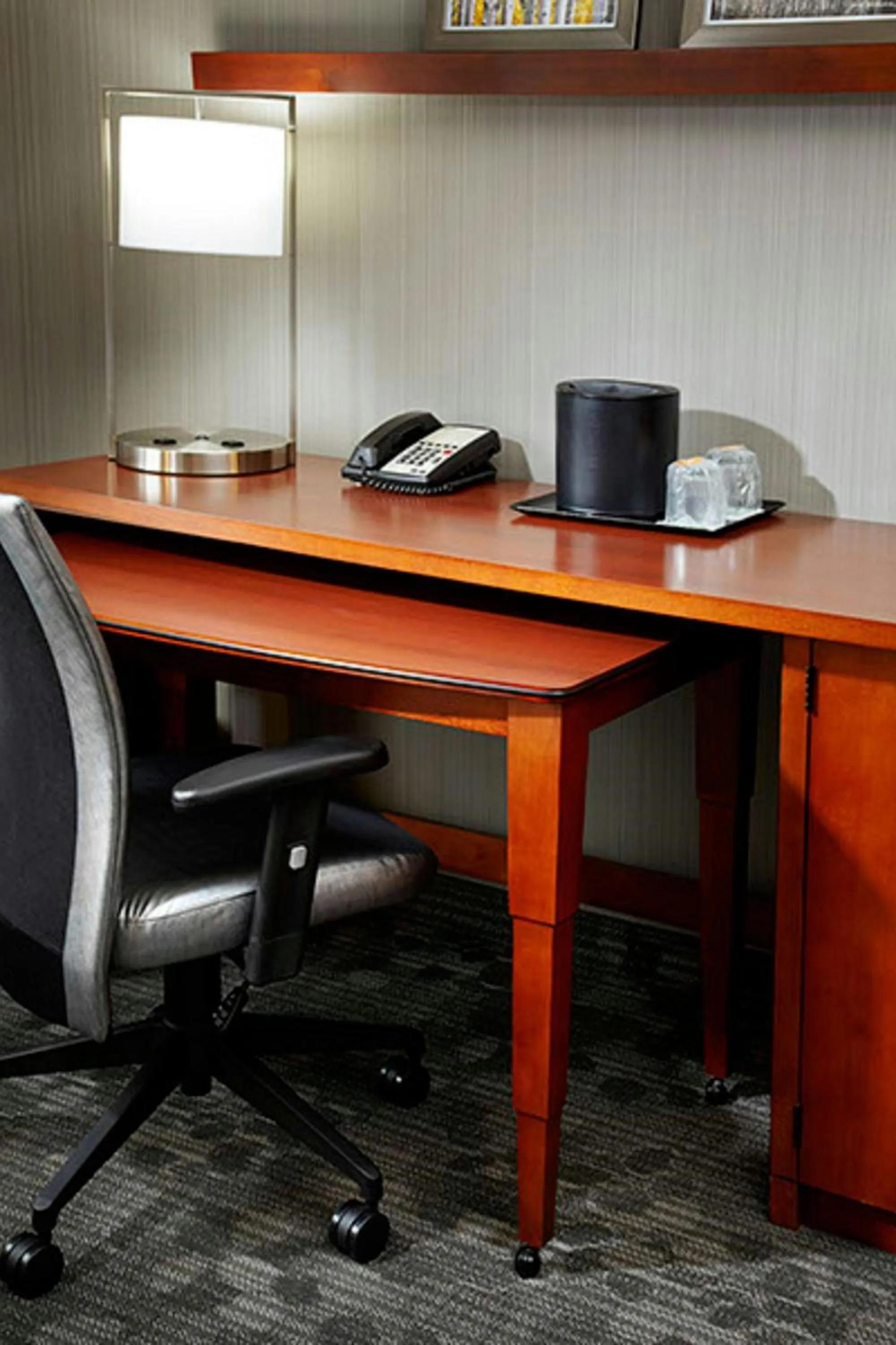 Photo of the whole room in Courtyard by Marriott Akron Stow