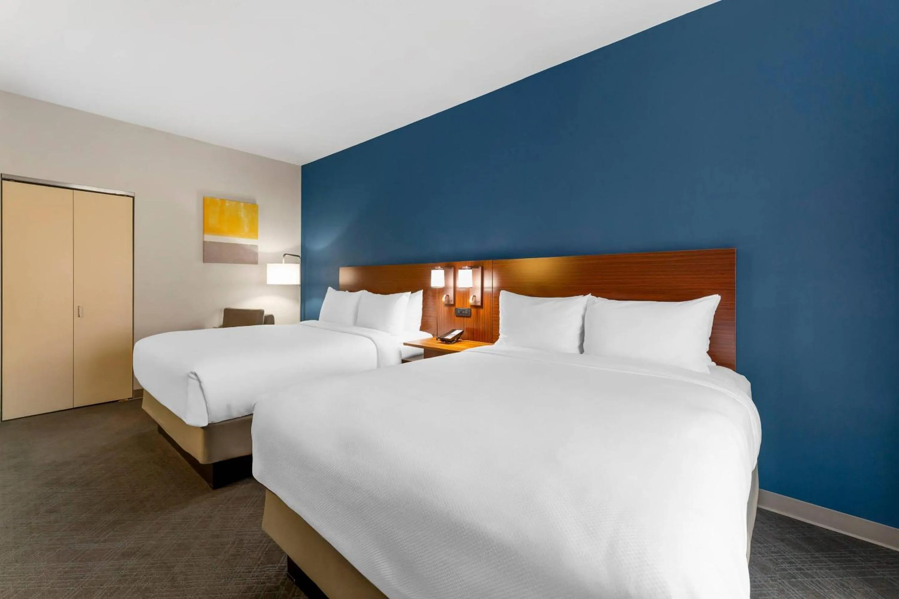 Bedroom, Bed in Comfort Inn & Suites Akron South