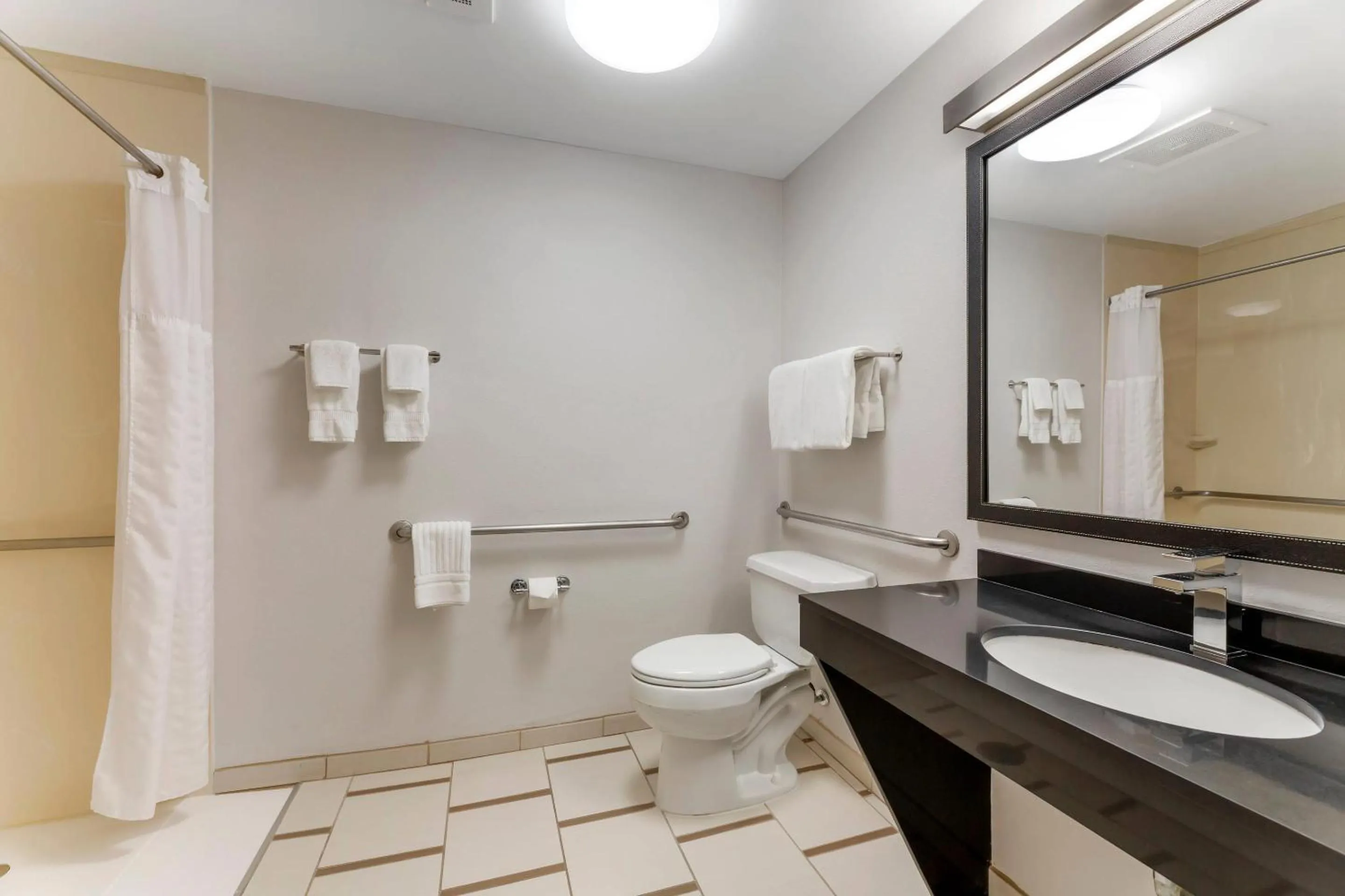 Bedroom in Comfort Inn & Suites Akron South