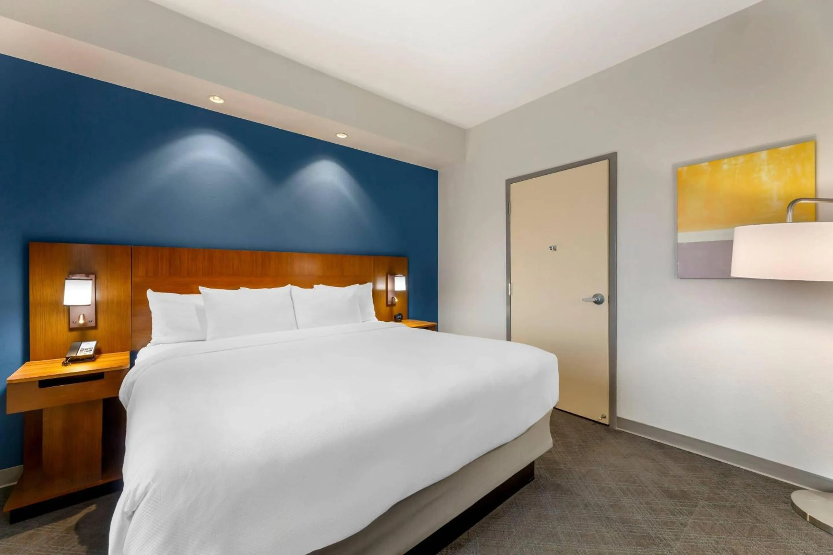 Bedroom, Bed in Comfort Inn & Suites Akron South