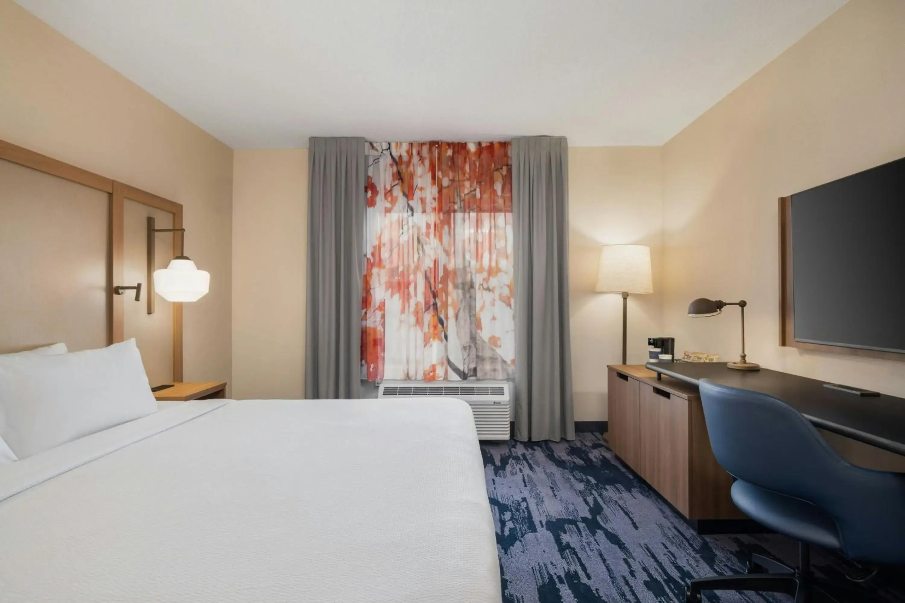 King Room in Fairfield Inn & Suites by Marriott Cumberland King Room in Fairfield Inn & Suites by Marriott Cumberland