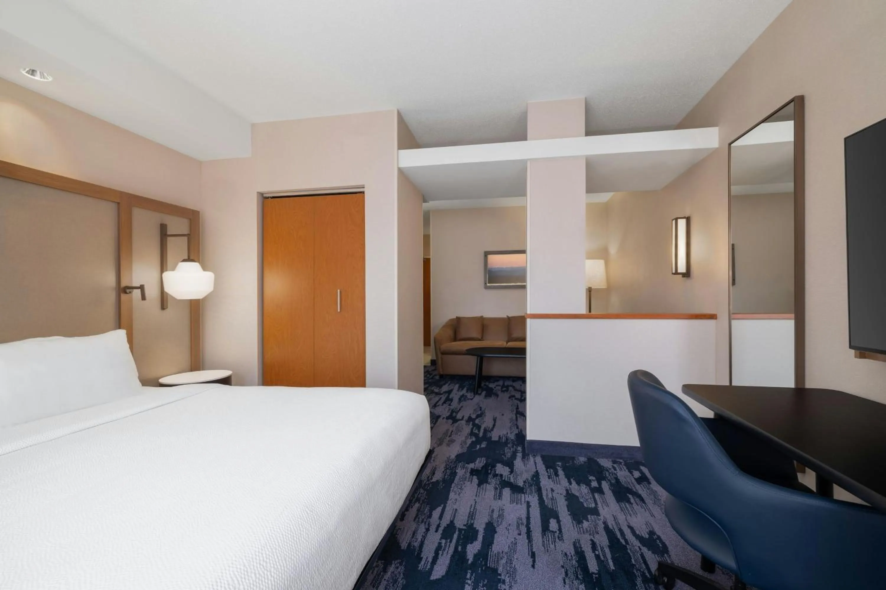 Photo of the whole room, Bed in Fairfield Inn & Suites by Marriott Cumberland