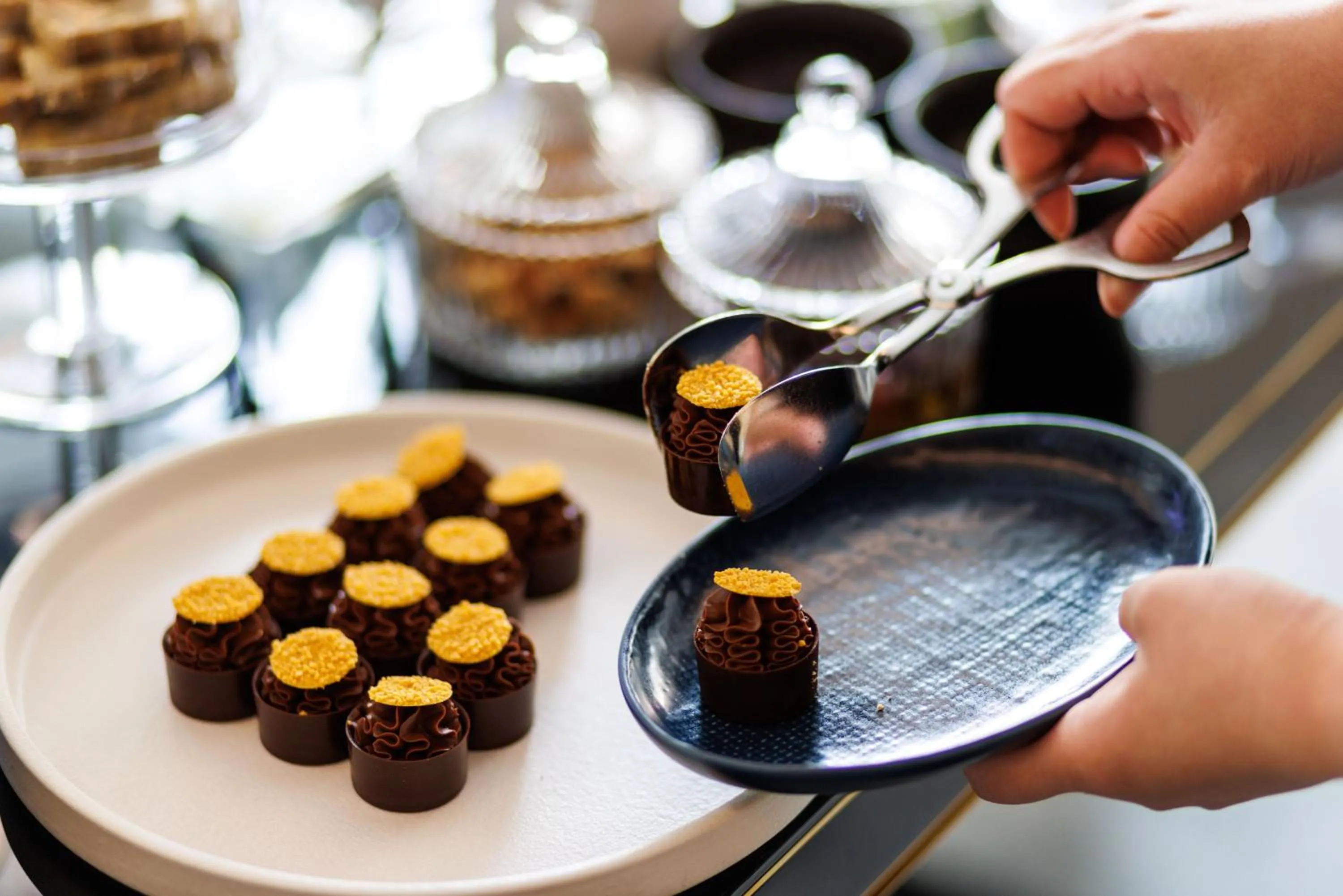 Lounge or bar in The Murray, Hong Kong, a Niccolo Hotel