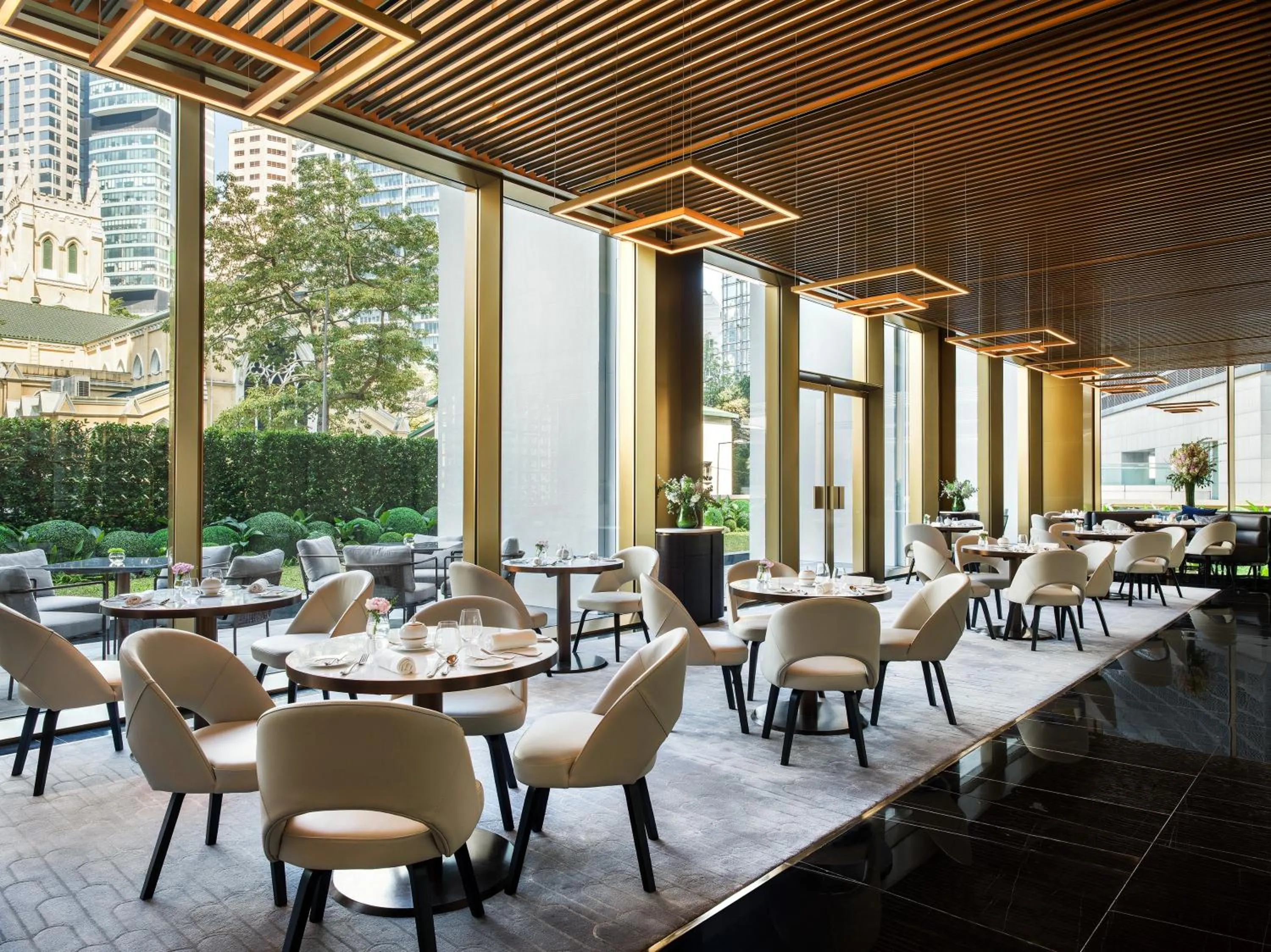 Lounge or bar in The Murray, Hong Kong, a Niccolo Hotel