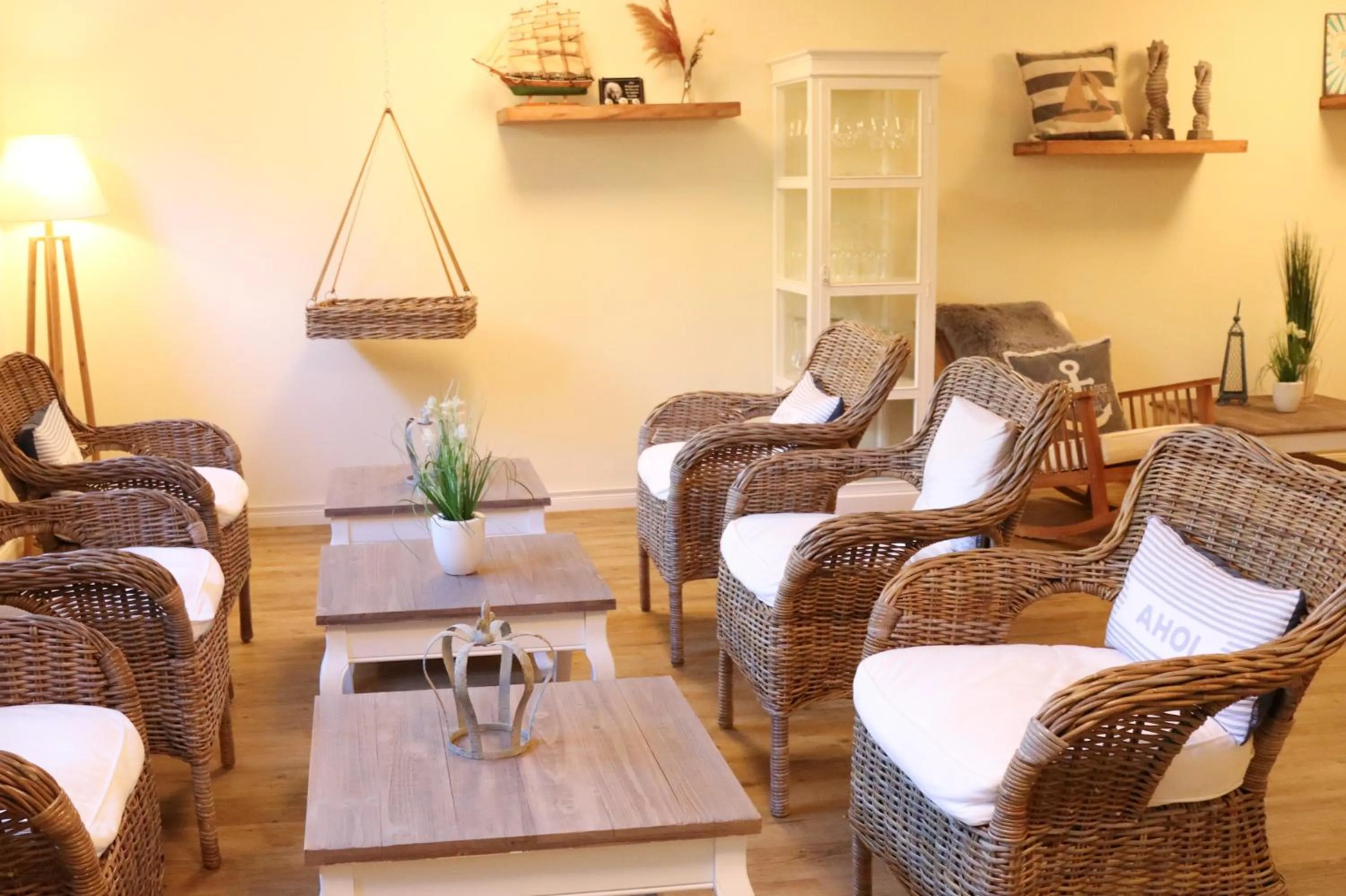 Communal lounge/ TV room in Das Frühstückshotel Büsum