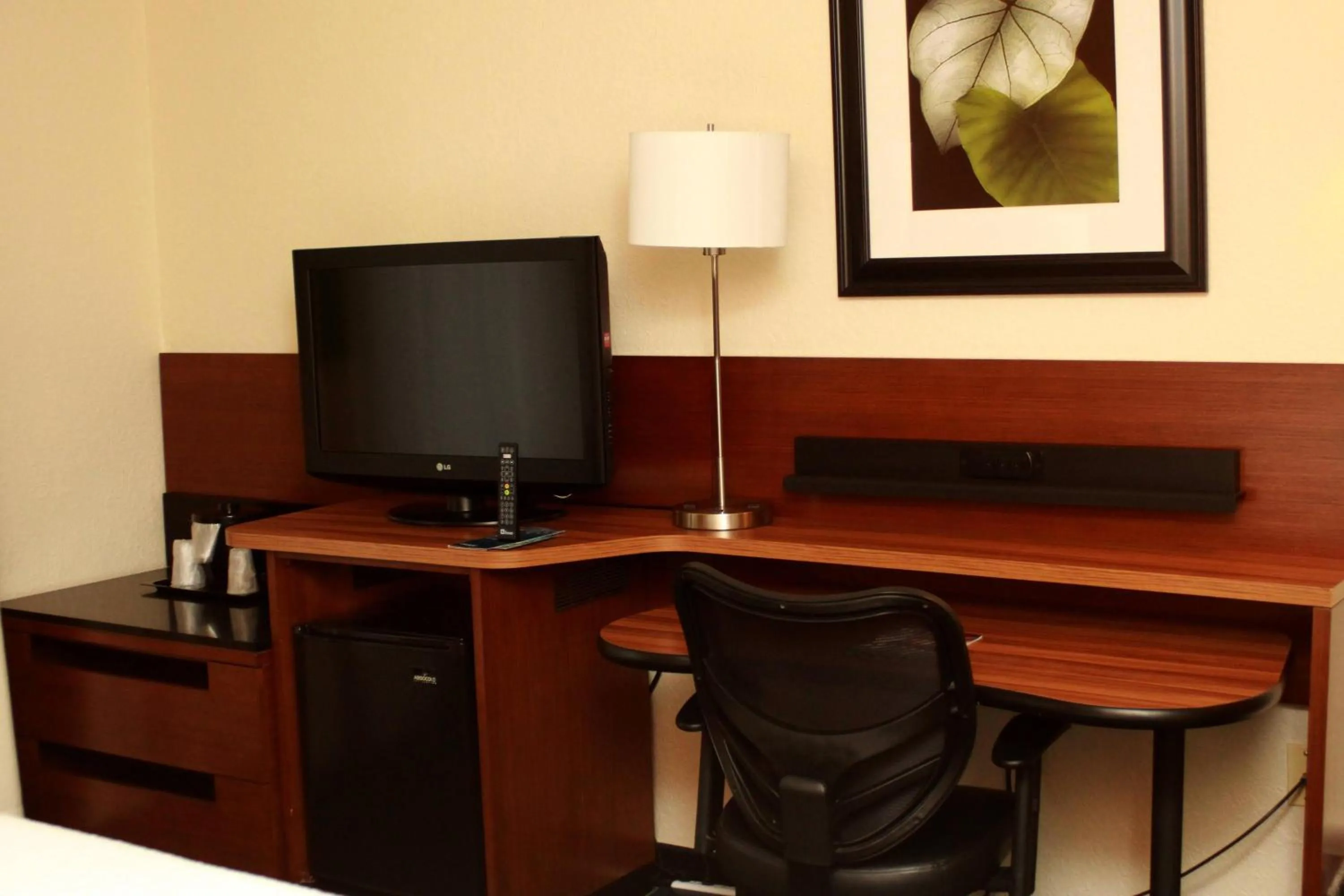 Photo of the whole room in Fairfield Inn & Suites by Marriott Fairmont