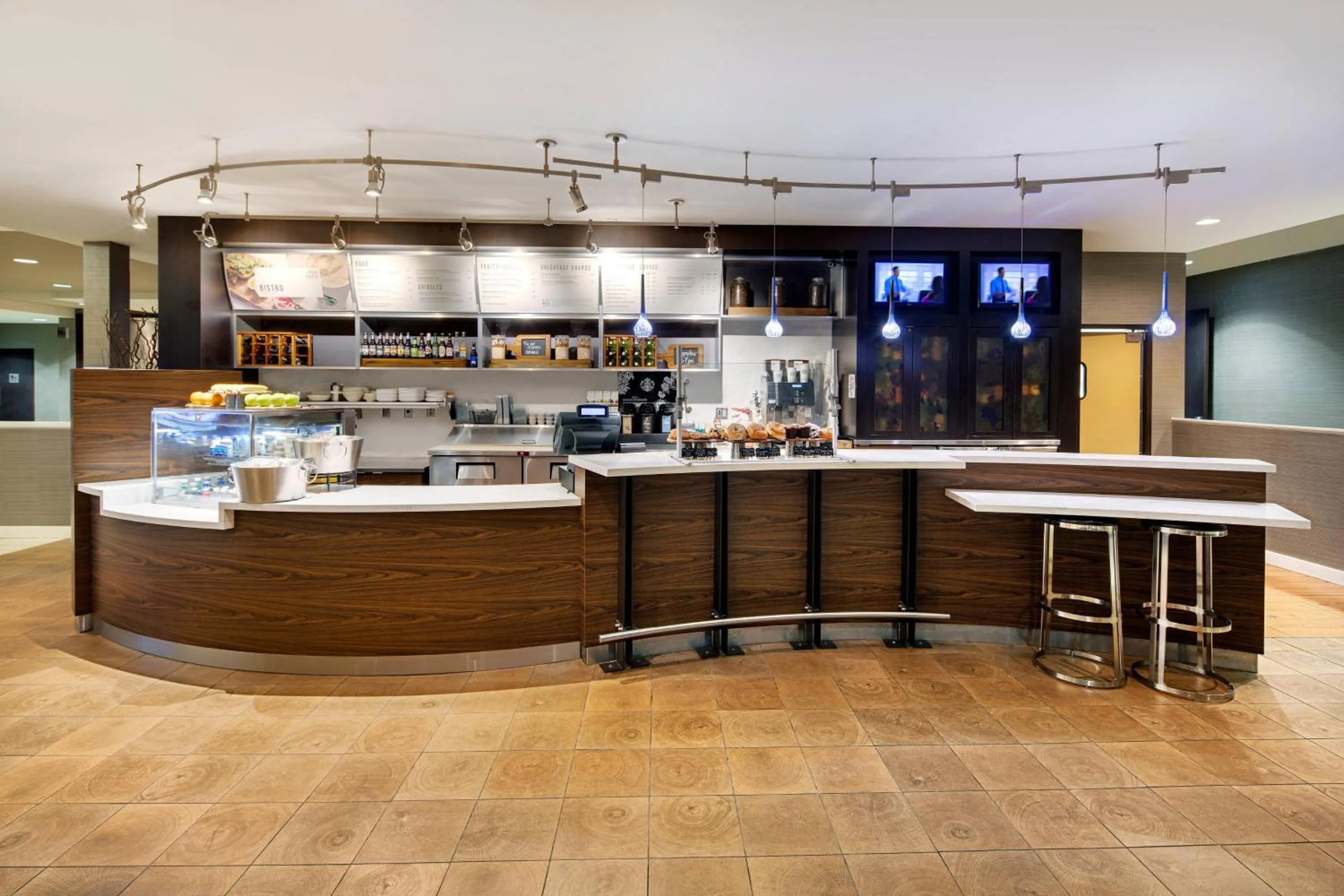 Breakfast in Courtyard Cleveland Beachwood