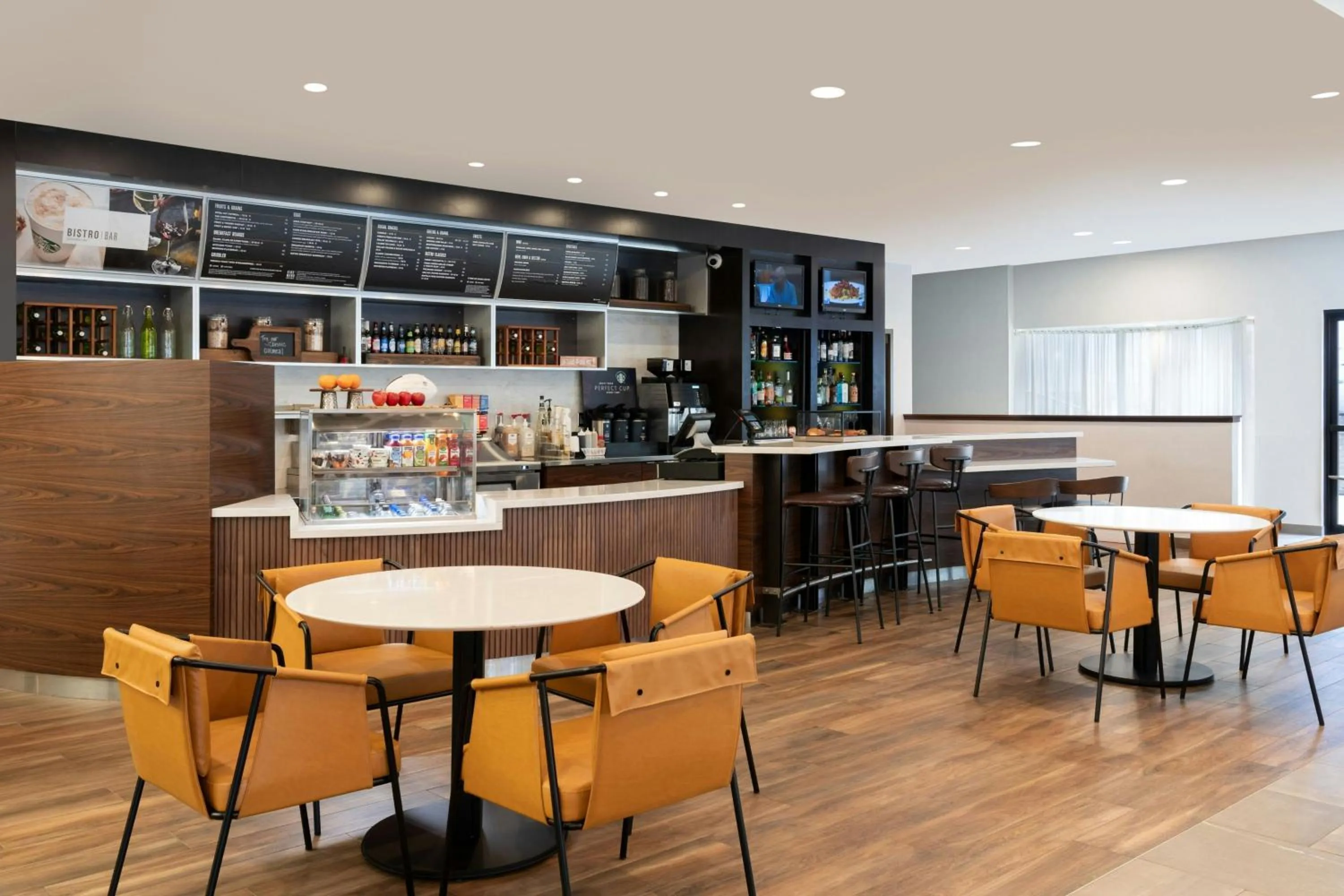 Restaurant/places to eat in Courtyard Cleveland Beachwood