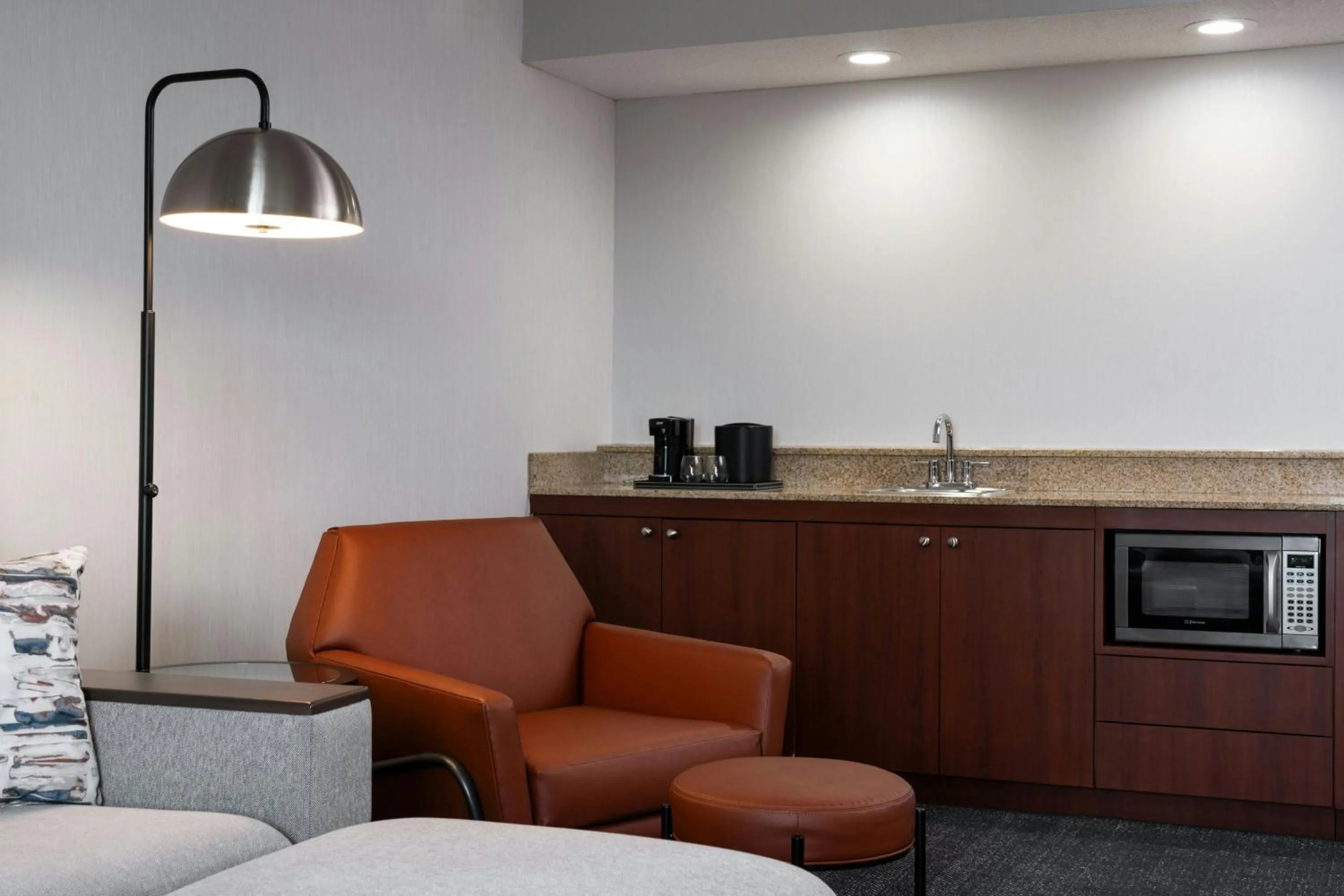 Lounge or bar in Courtyard Cleveland Beachwood