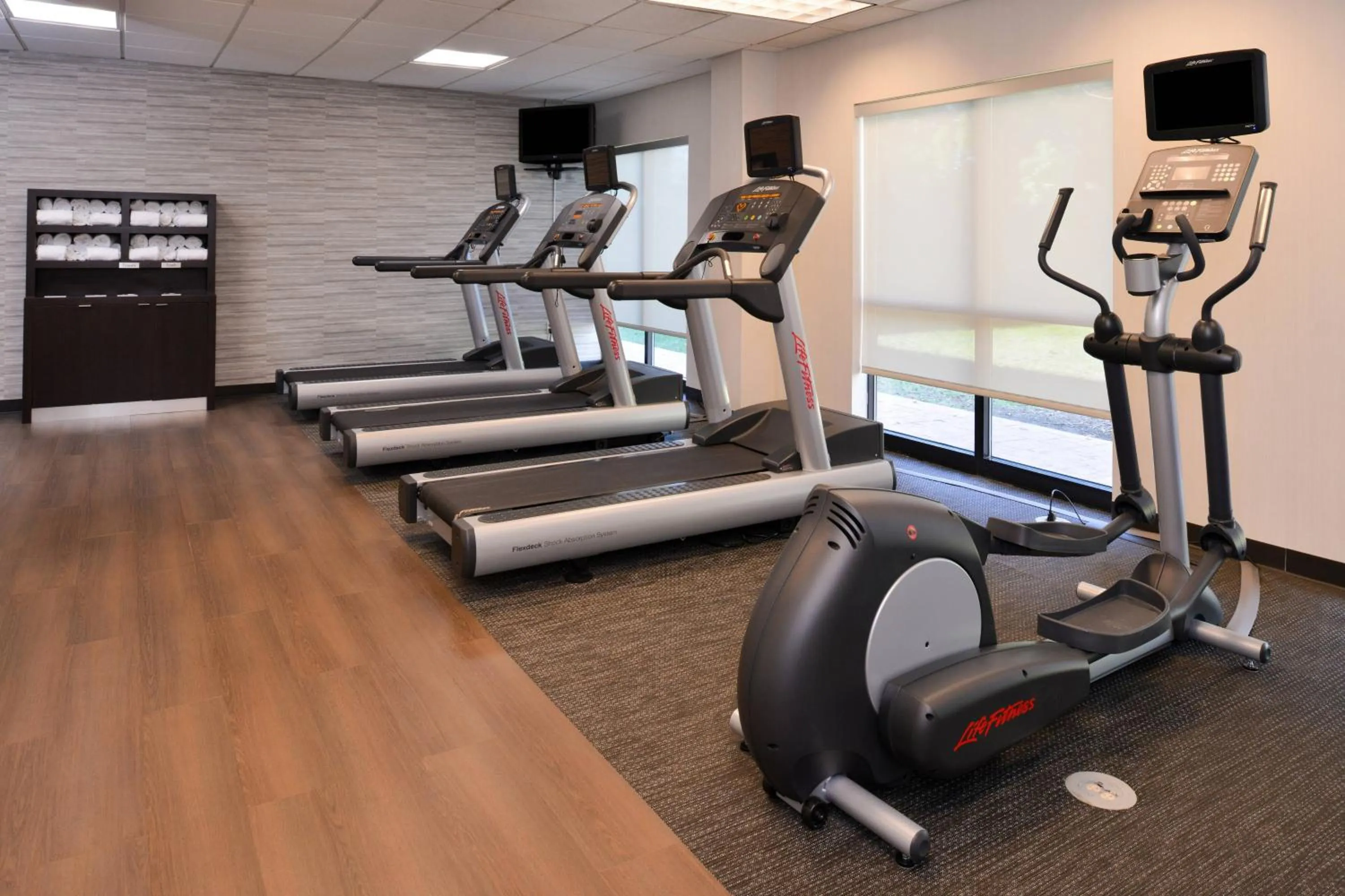 Fitness centre/facilities in Courtyard by Marriott Charlotte Gastonia