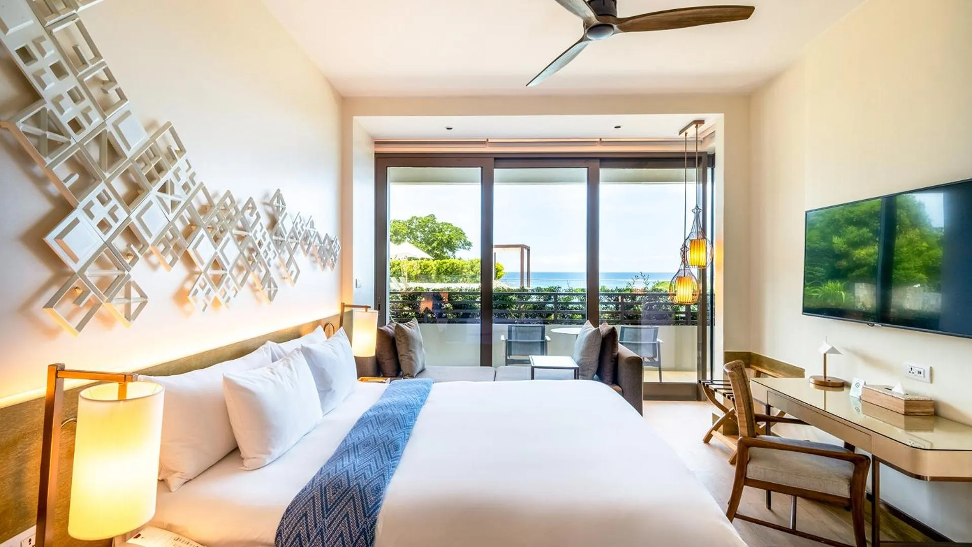 Bedroom, Bed in Crimson Resort and Spa Boracay