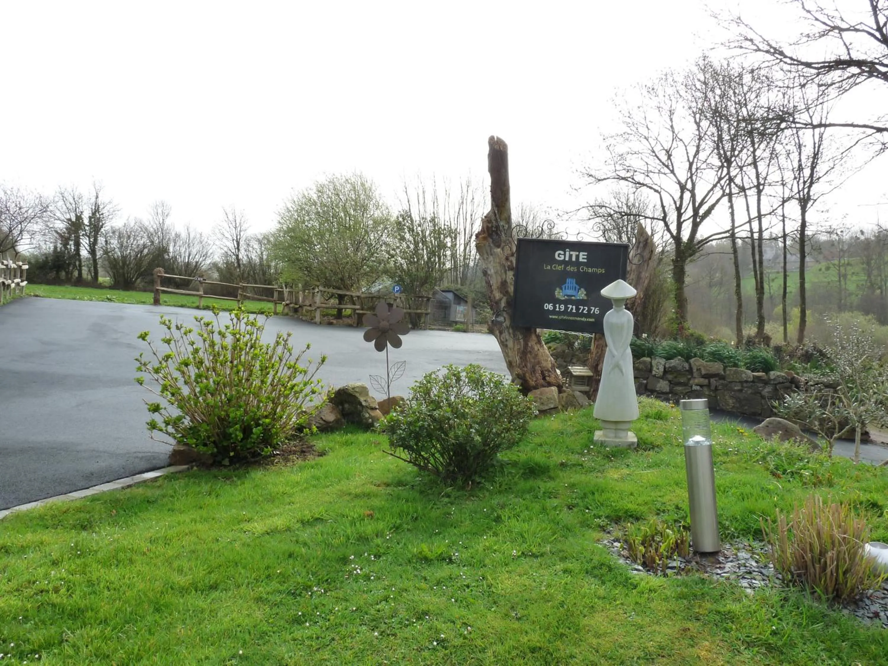 Parking in Chambres d'Hôtes La Clef des Champs Normandie Manche 50