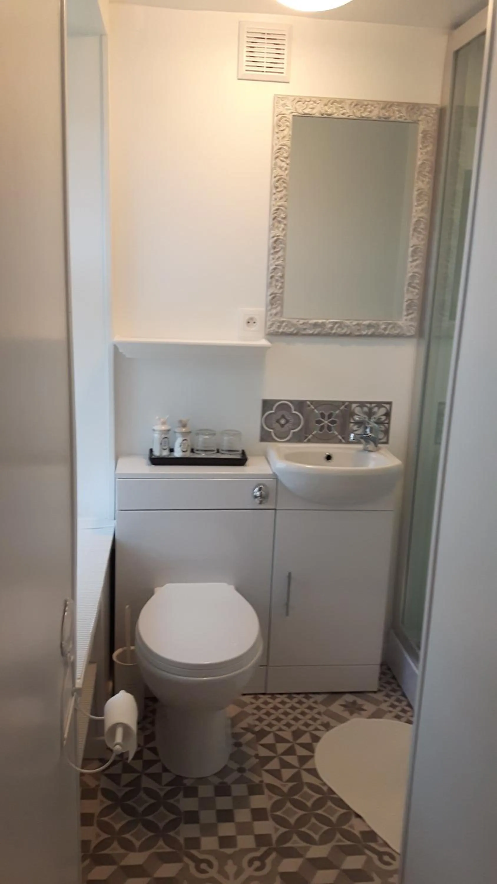 Shower in Chambres d'Hôtes La Clef des Champs Normandie Manche 50