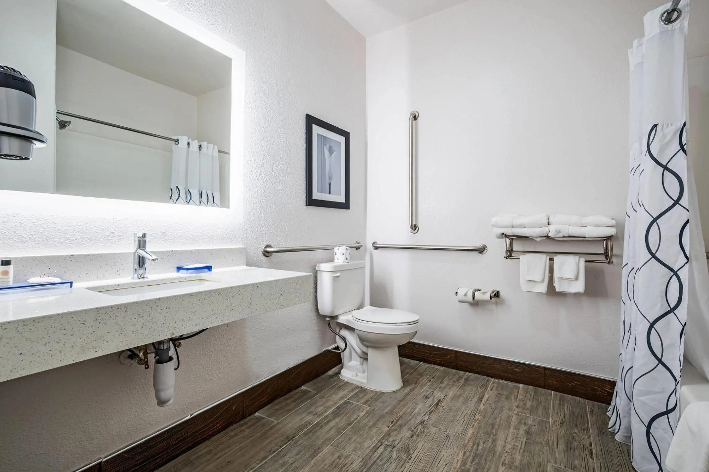 Bedroom in The Leo Collection Detroit, an Ascend Collection Hotel