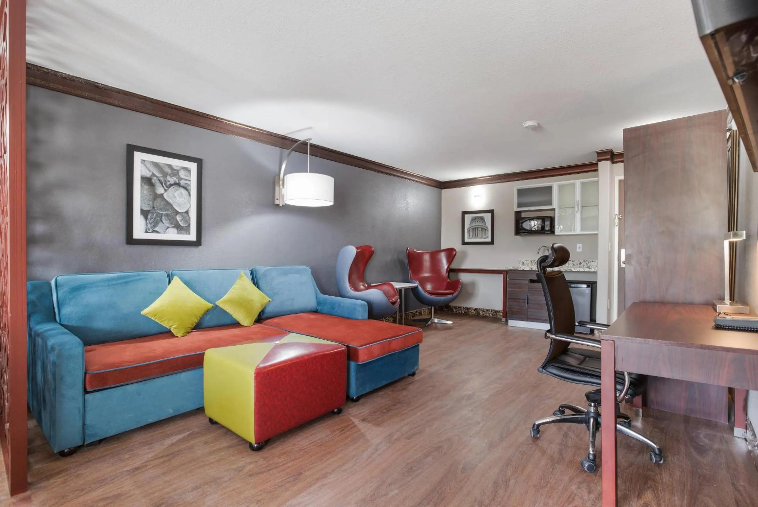 Bedroom in The Leo Collection Detroit, an Ascend Collection Hotel