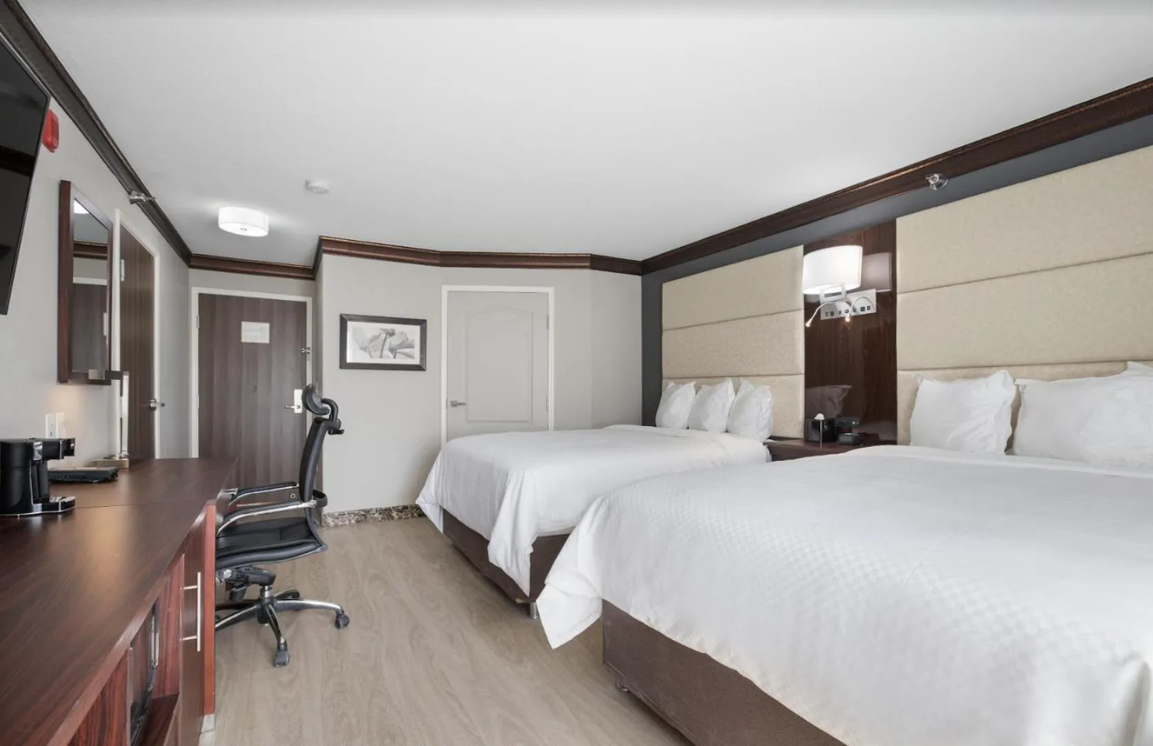 Photo of the whole room, Bed in The Leo Collection Detroit, an Ascend Collection Hotel
