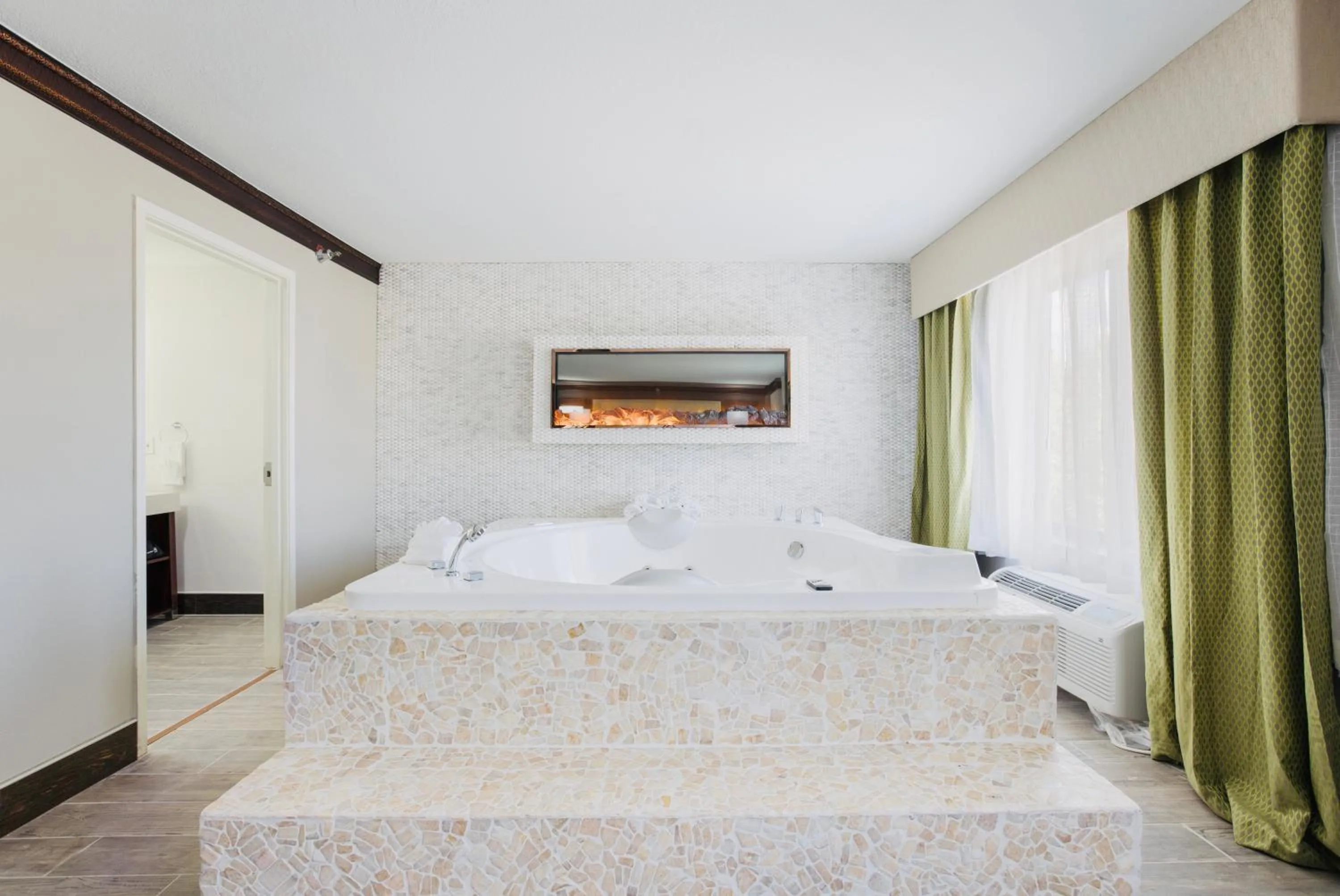 Bedroom, Bed in The Leo Collection Detroit, an Ascend Collection Hotel