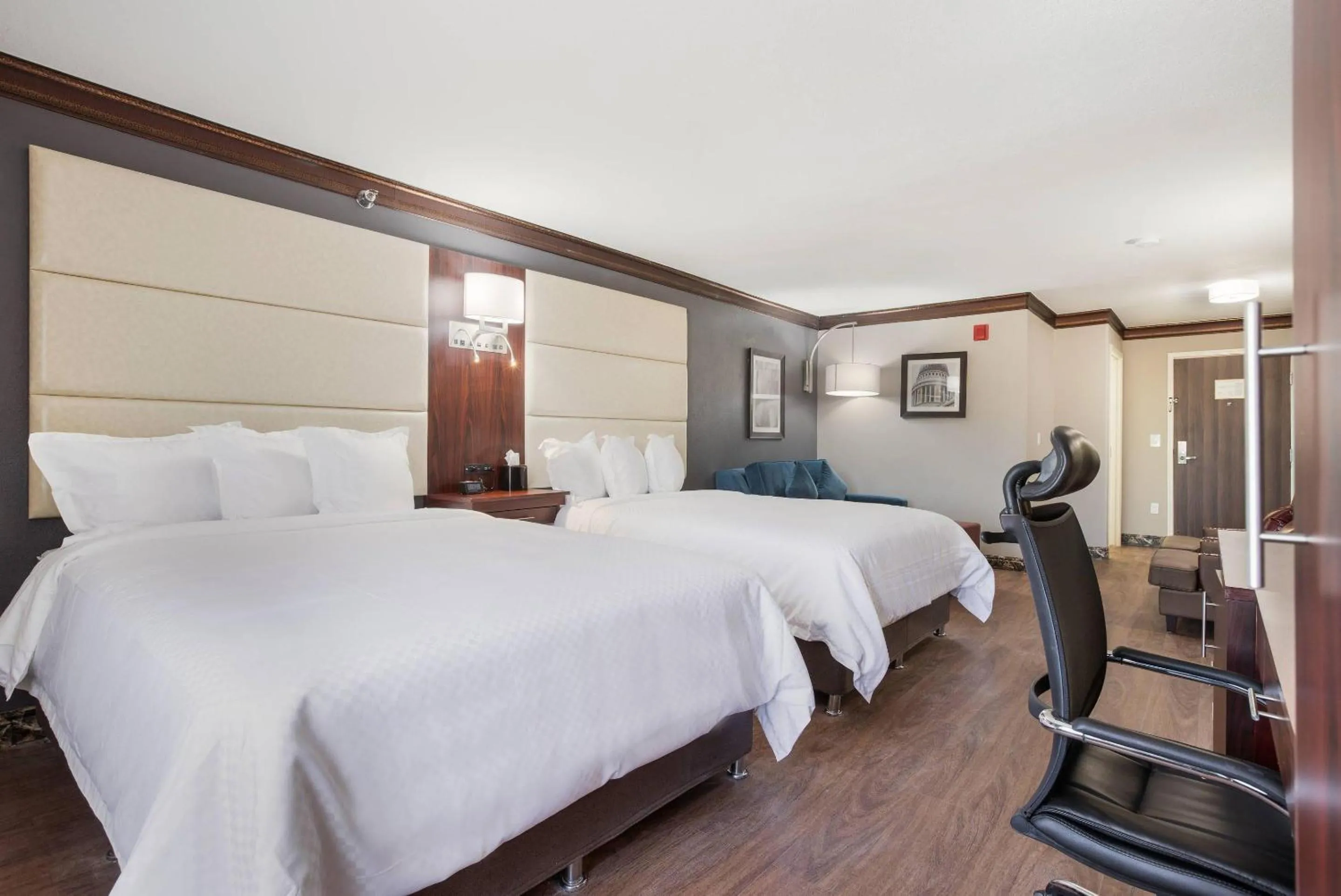 Bedroom, Bed in The Leo Collection Detroit, an Ascend Collection Hotel