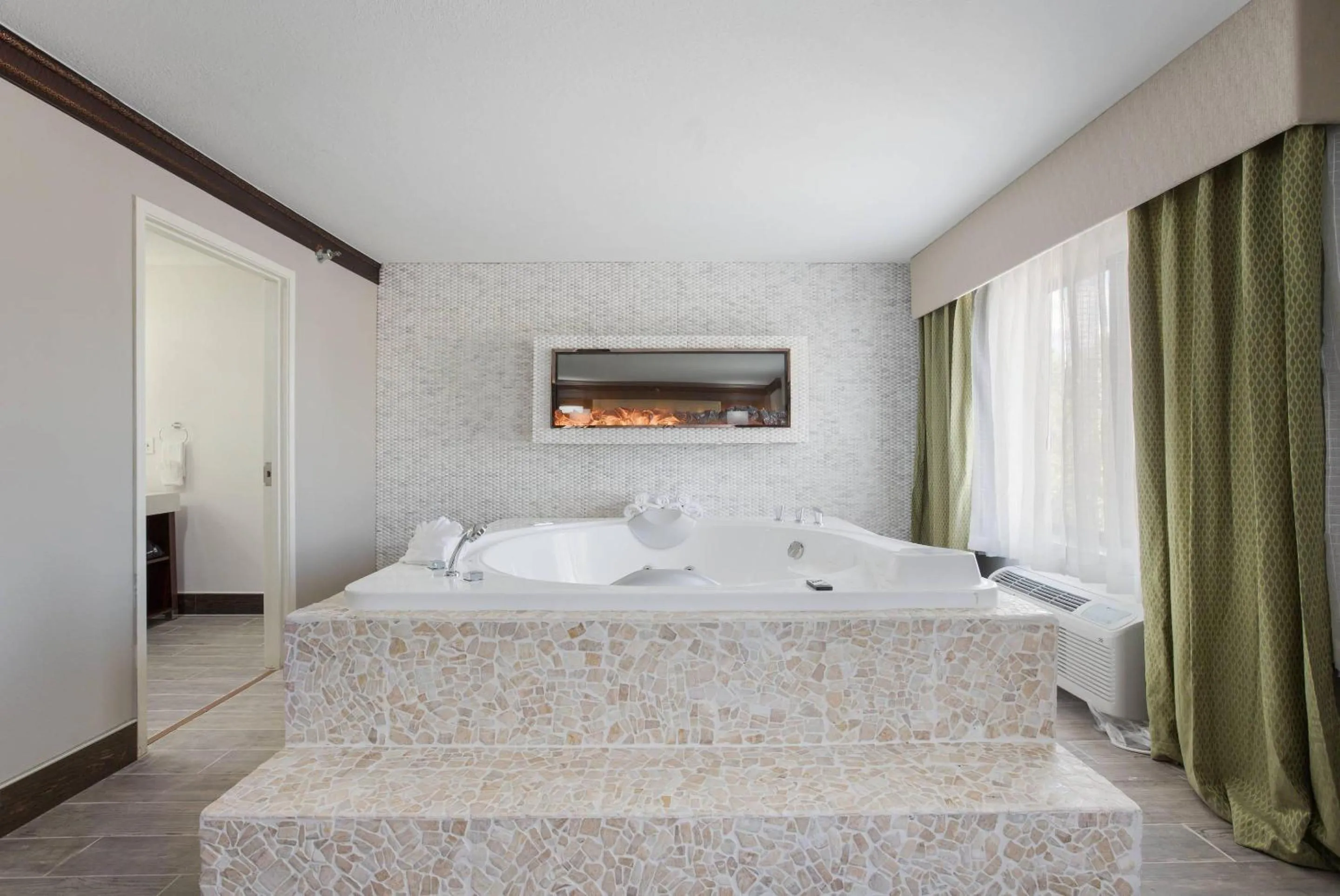 Bedroom, Bed in The Leo Collection Detroit, an Ascend Collection Hotel