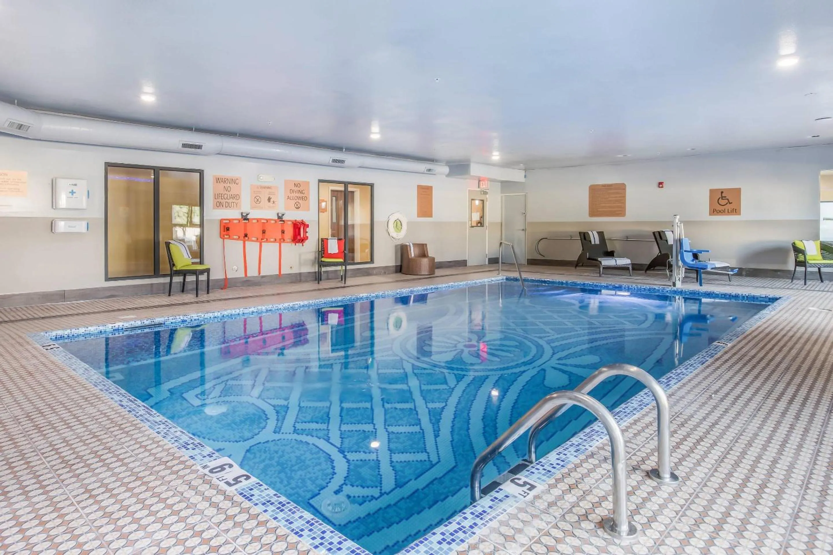 Swimming pool in The Leo Collection Detroit, an Ascend Collection Hotel