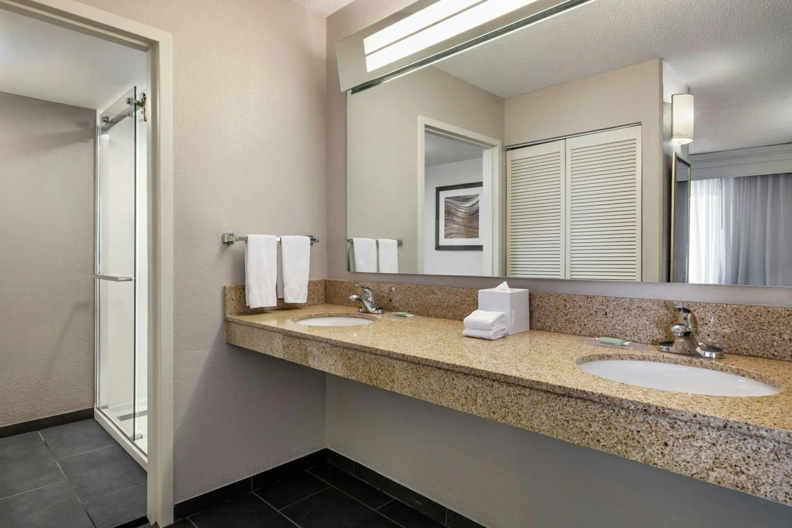 Bathroom in Courtyard by Marriott Charlotte Matthews